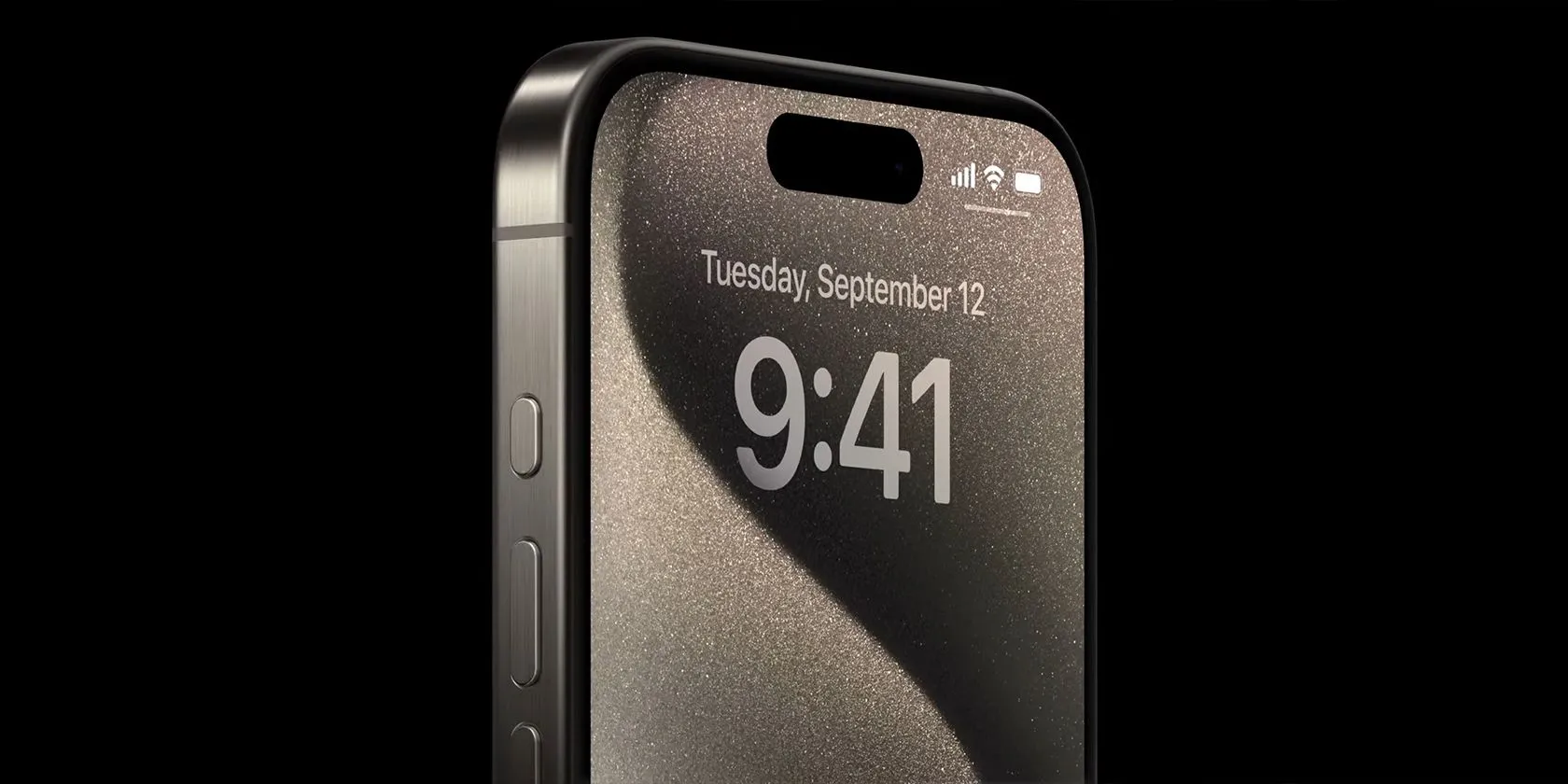 Hình ảnh cận cảnh iPhone 15 Pro màu Titan tự nhiên, làm nổi bật Nút Tác vụ độc đáo ở cạnh bên.