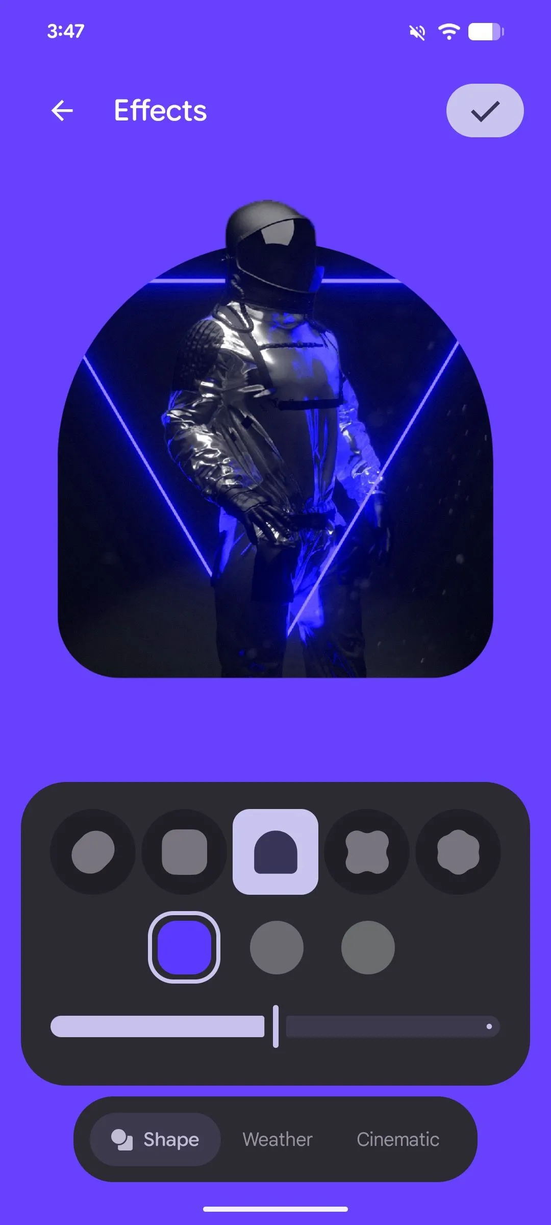 Hình ảnh điện thoại Android hiển thị hiệu ứng hình dạng hình chữ nhật bo tròn trên hình nền trong Android 16.