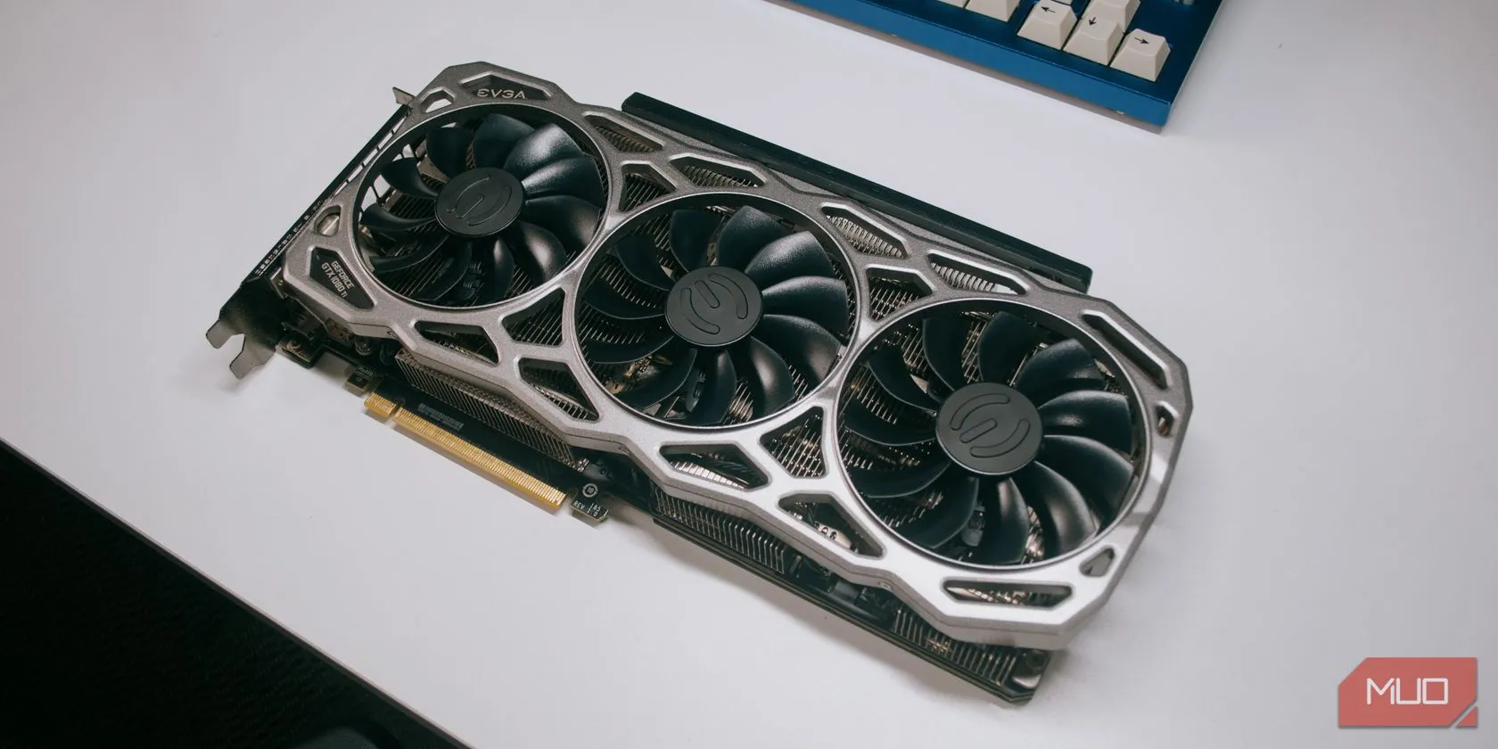Hình ảnh quạt tản nhiệt của một card đồ họa Nvidia GeForce GTX 1080 Ti