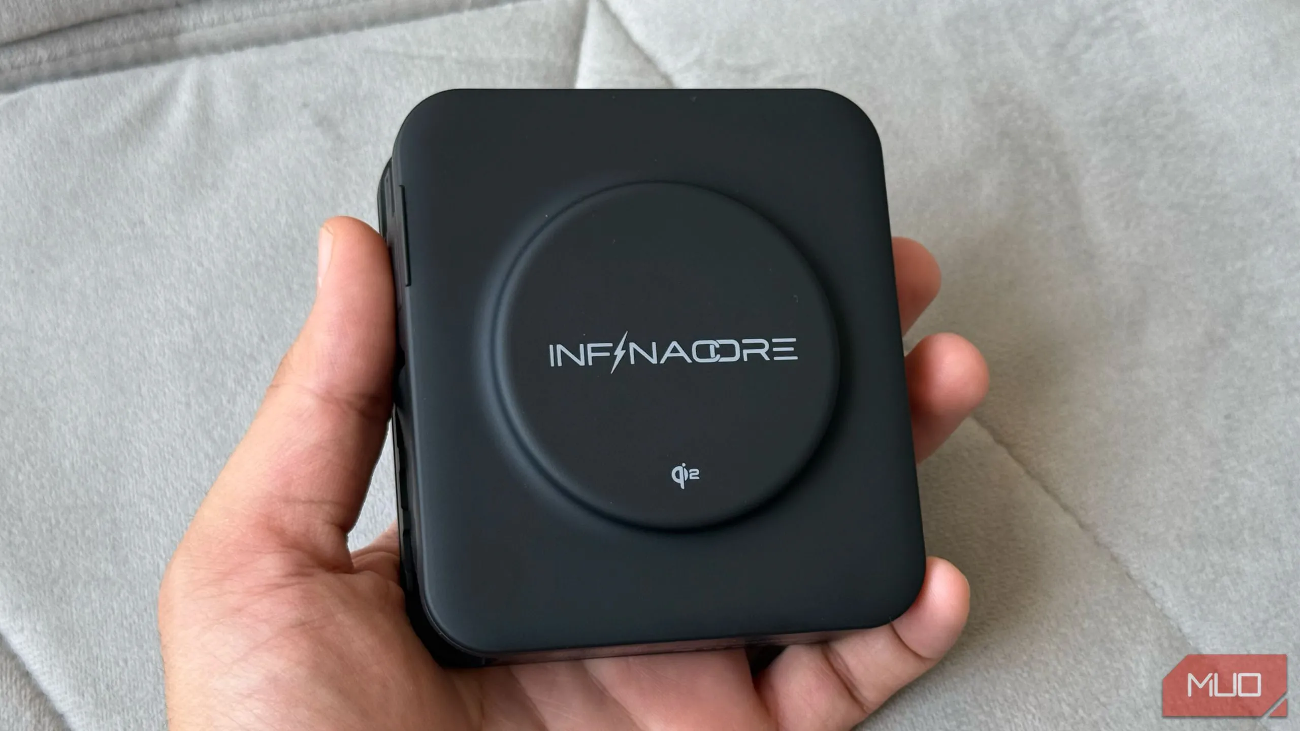 InfinaCore P3 Pro với sạc không dây Qi2 và thiết kế nhỏ gọn