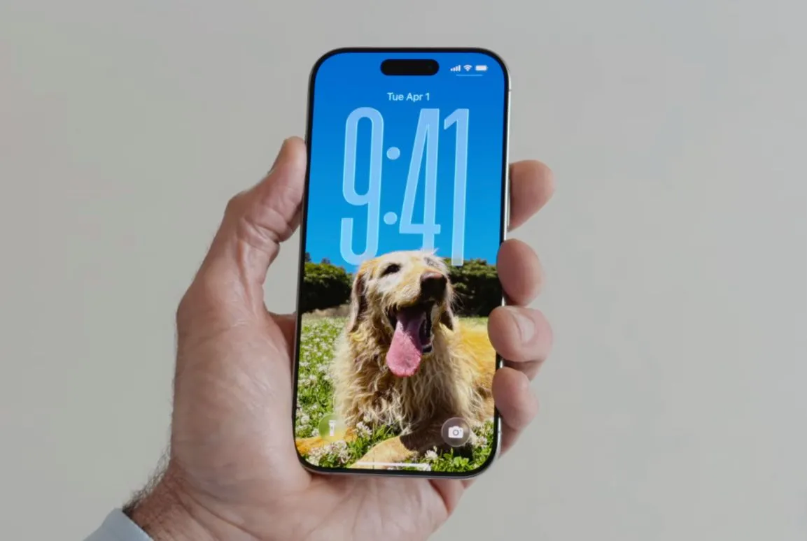iOS 16 lock screen with large clock