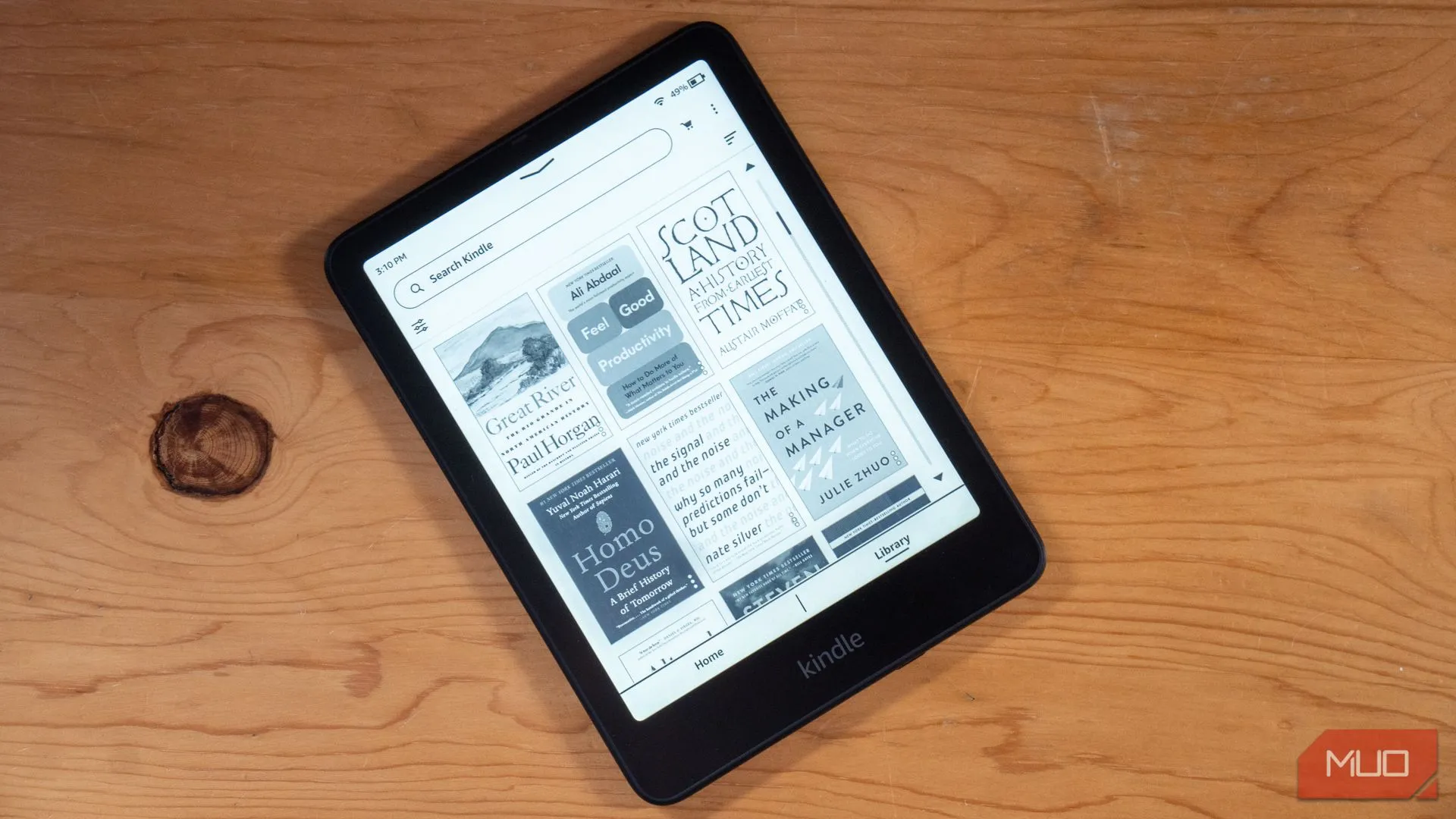 Kindle Paperwhite Signature Edition hiển thị nội dung trên màn hình E Ink sắc nét