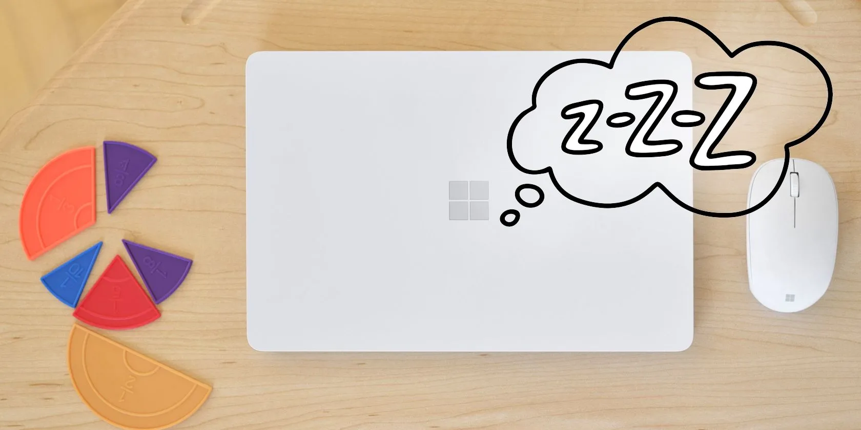 Laptop Windows gập lại với bong bóng thoại &quot;sleep&quot;