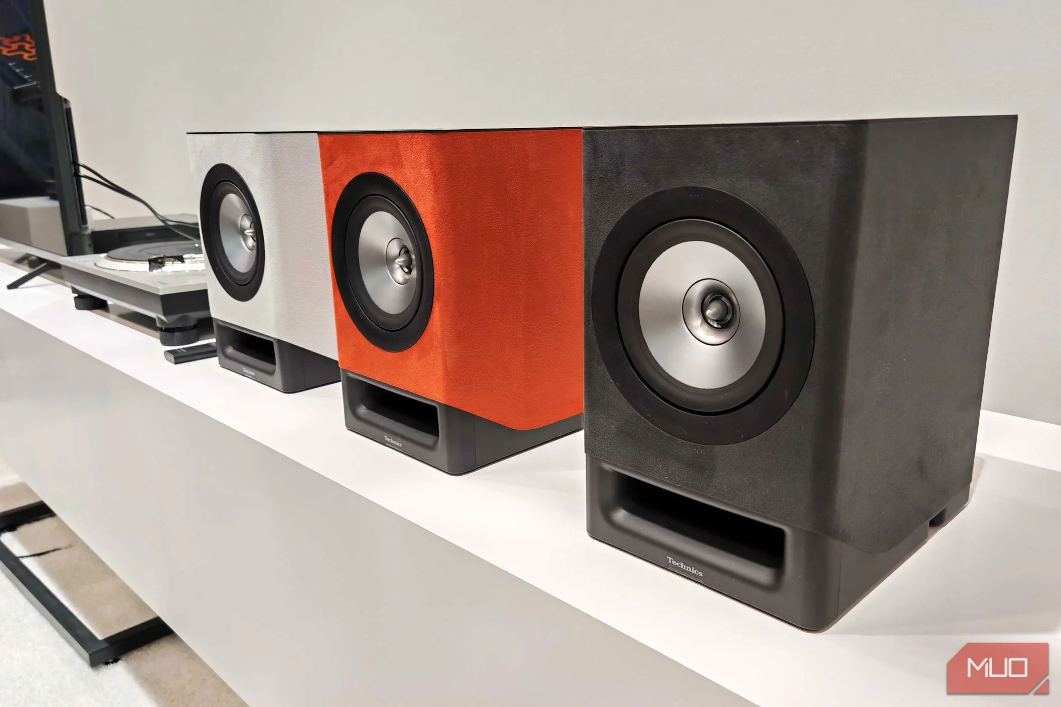 Loa hi-fi Technics SC-CX700 trình diễn tại triển lãm IFA 2024, minh họa cho thiết bị âm thanh chuyên dụng.