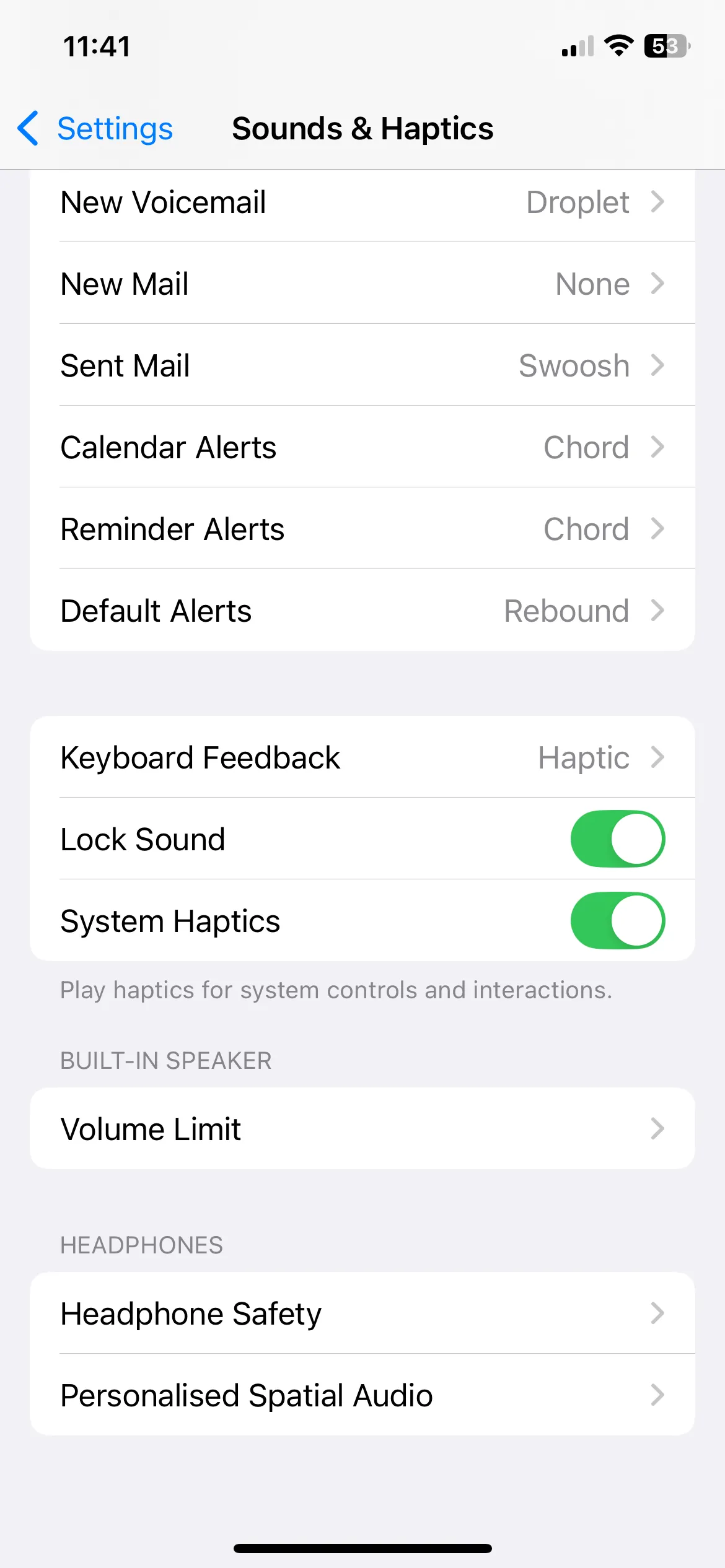 Màn hình Âm thanh và Phản hồi cảm ứng trong Cài đặt iPhone