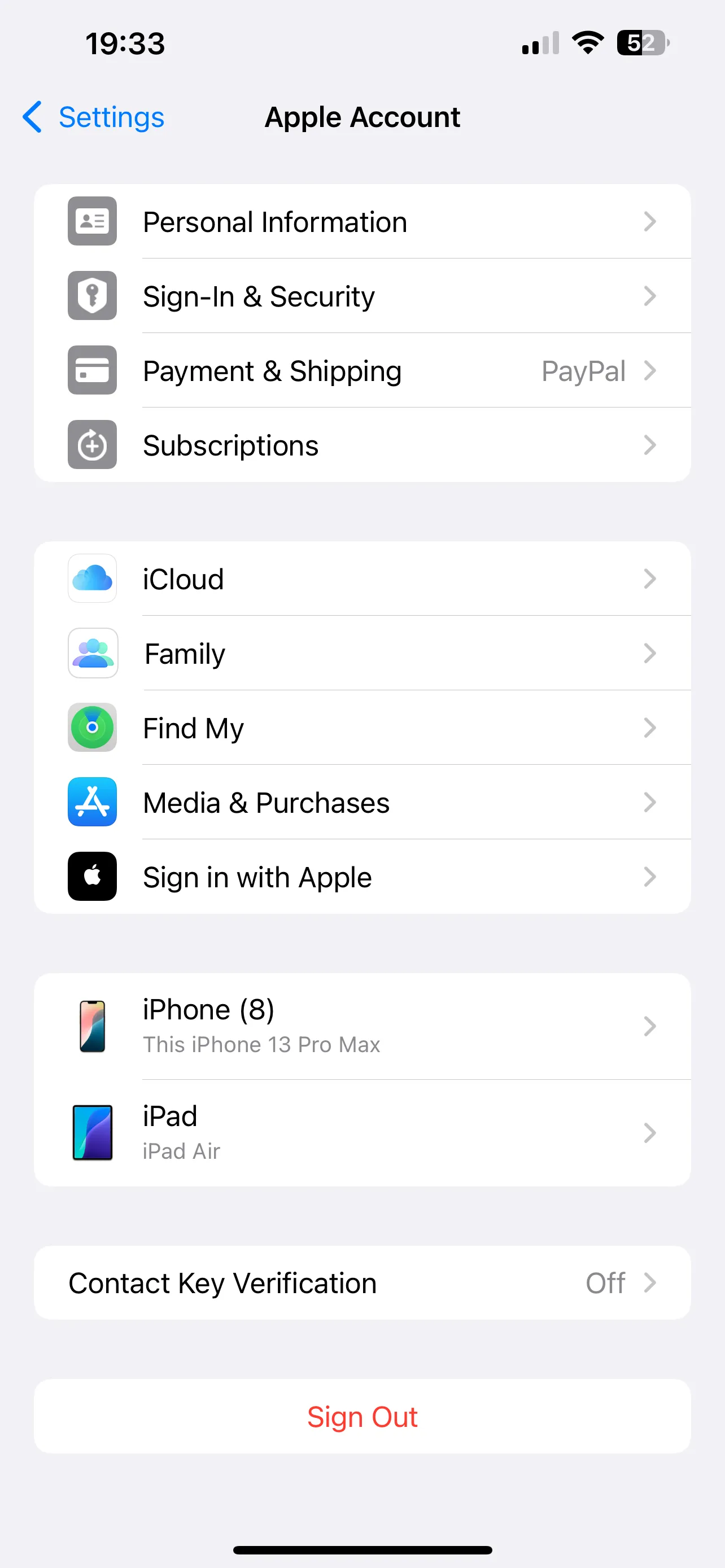 Màn hình cài đặt iPhone hiển thị tùy chọn &quot;iCloud&quot; và &quot;Sao lưu iCloud&quot;, minh họa các bước chuẩn bị sao lưu dữ liệu lên đám mây trước khi chuyển sang iPhone mới.