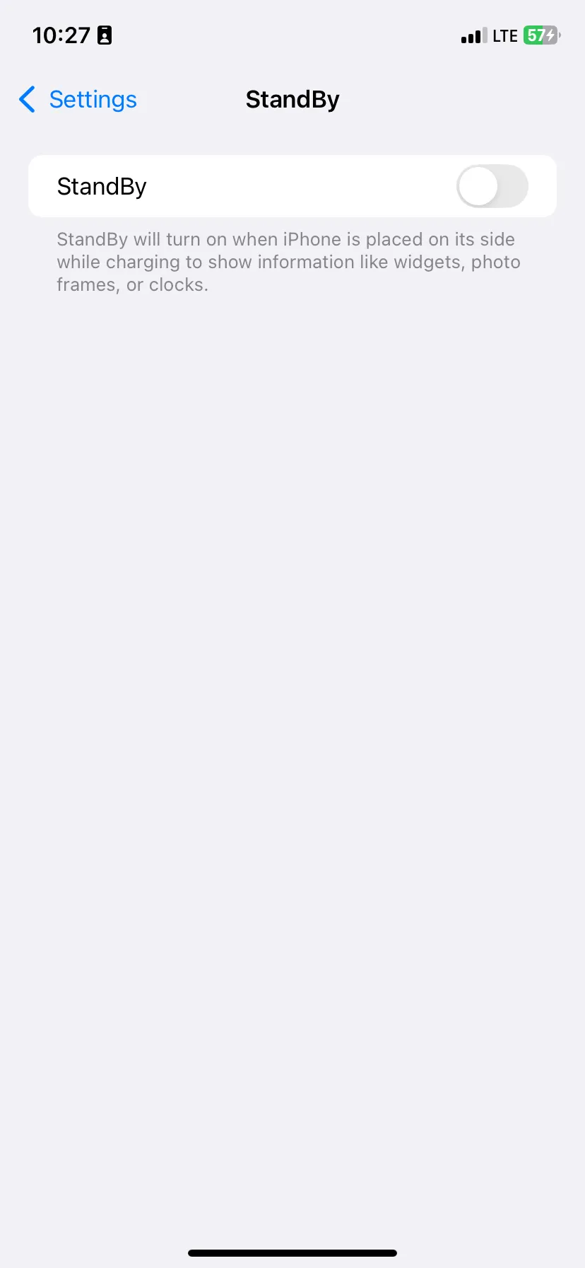 Màn hình cài đặt StandBy trên iPhone với tính năng đã được tắt