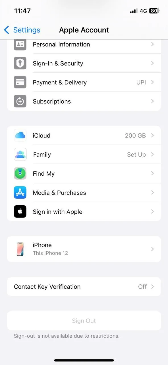 Màn hình cài đặt tài khoản Apple ID trên iPhone.