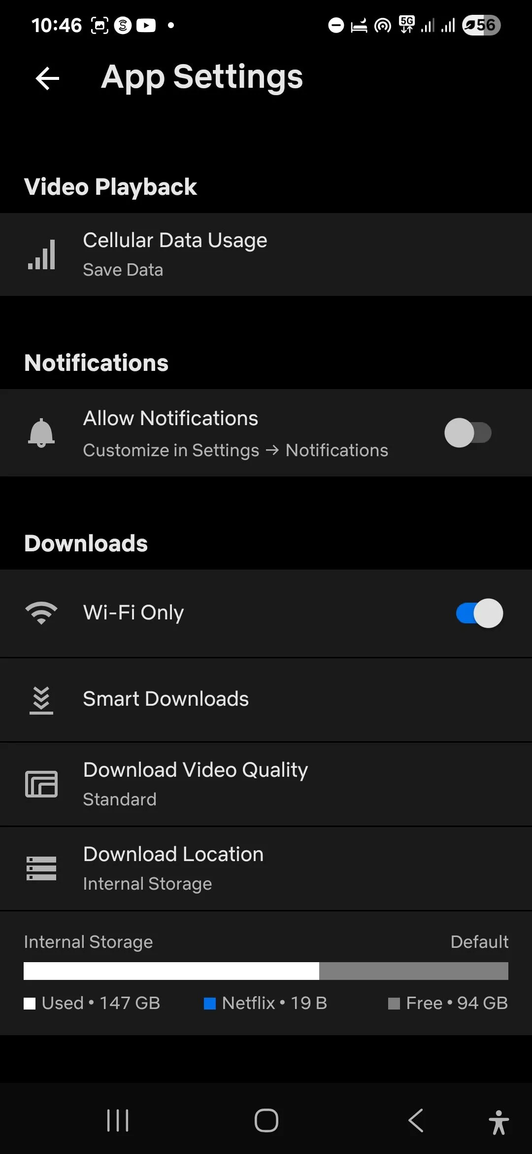 Màn hình cài đặt tải xuống trong ứng dụng Netflix trên thiết bị Android, cho phép người dùng quản lý chất lượng và vị trí lưu trữ nội dung đã tải.