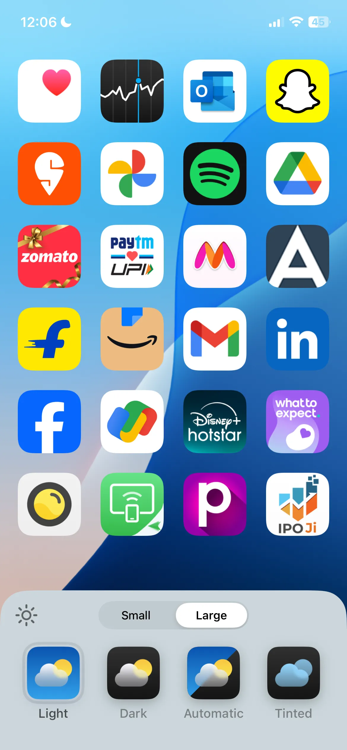 Màn hình chính iPhone với các biểu tượng ứng dụng lớn và nhãn tên ứng dụng đã được ẩn