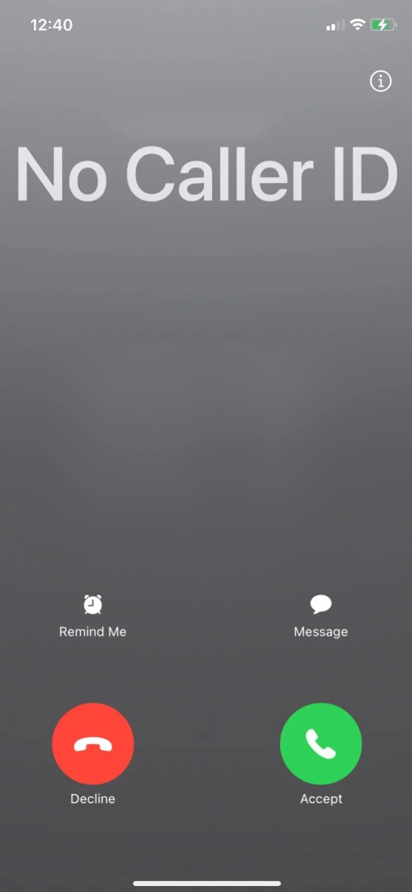 Màn hình iPhone hiển thị thông báo 'Không có ID người gọi' khi tính năng ẩn số được kích hoạt.