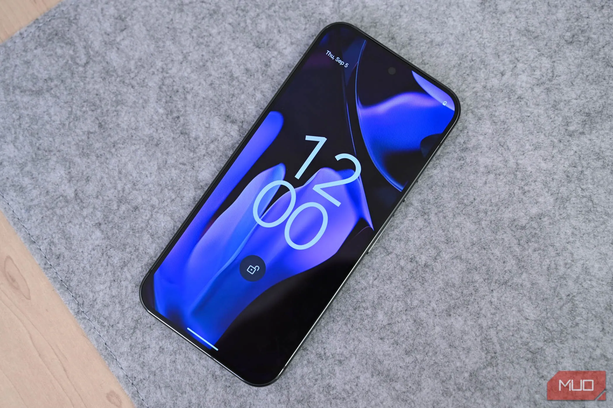 Màn hình khóa Google Pixel hiển thị tính năng bảo mật mới của Android 16