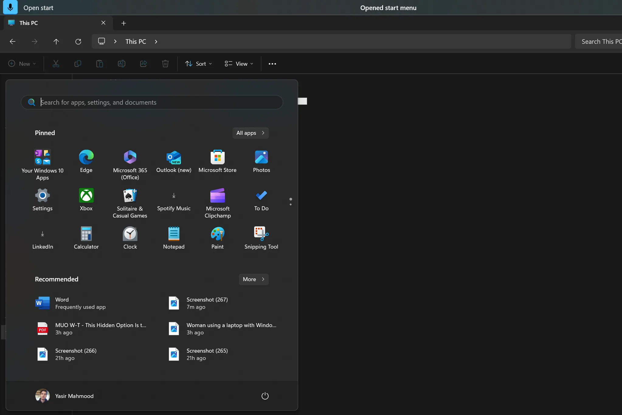 Màn hình Start Menu của Windows 11 đang mở với lệnh Voice Access, thể hiện khả năng điều hướng rảnh tay.