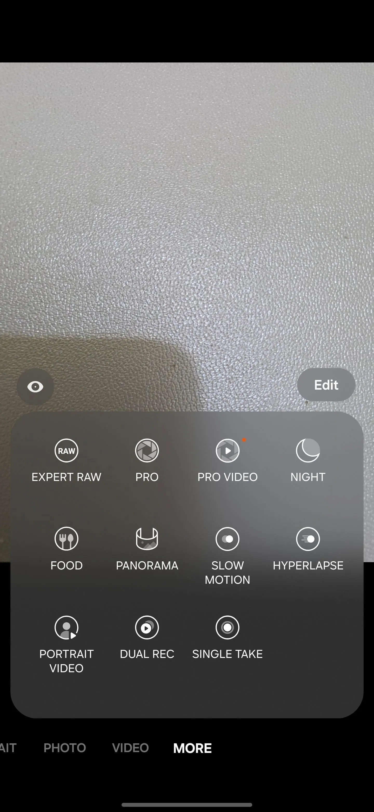 Màn hình &quot;Thêm&quot; (More) trong ứng dụng camera Samsung, hiển thị các chế độ chụp nâng cao như Chế độ Chuyên nghiệp (Pro Mode) và Chuyên gia RAW (Expert RAW)
