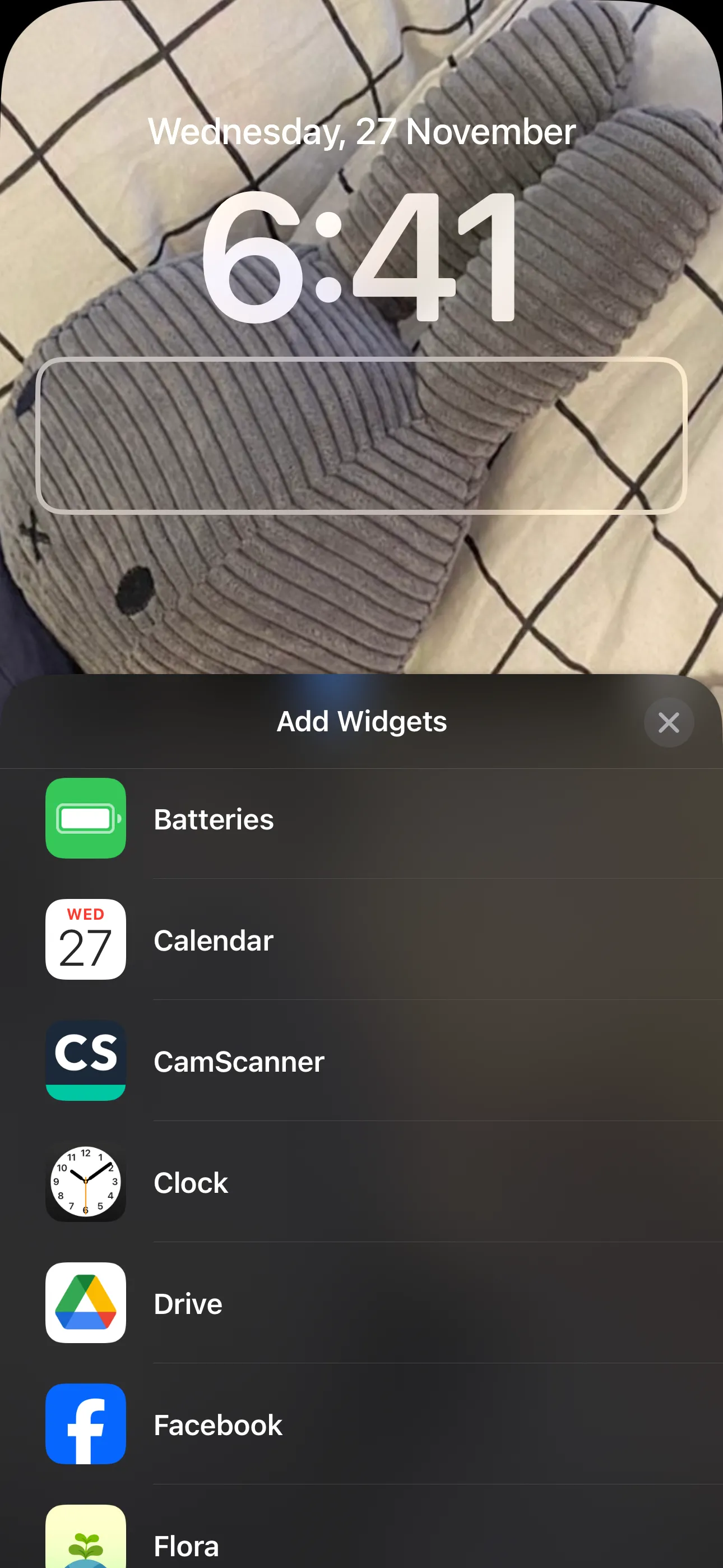 Màn hình tùy chỉnh thêm widget vào Màn hình khóa iPhone
