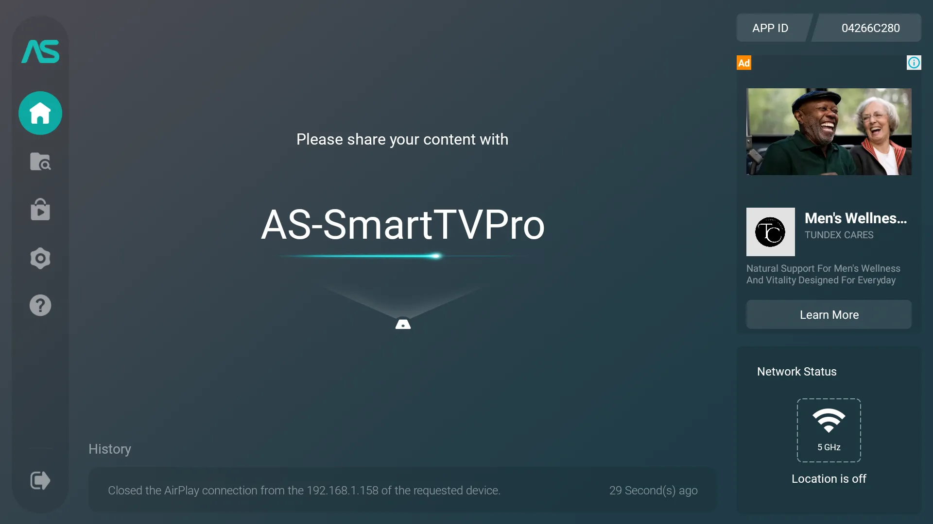 Màn hình ứng dụng AirScreen trên Smart TV hiển thị thông báo sẵn sàng nhận tín hiệu chiếu màn hình