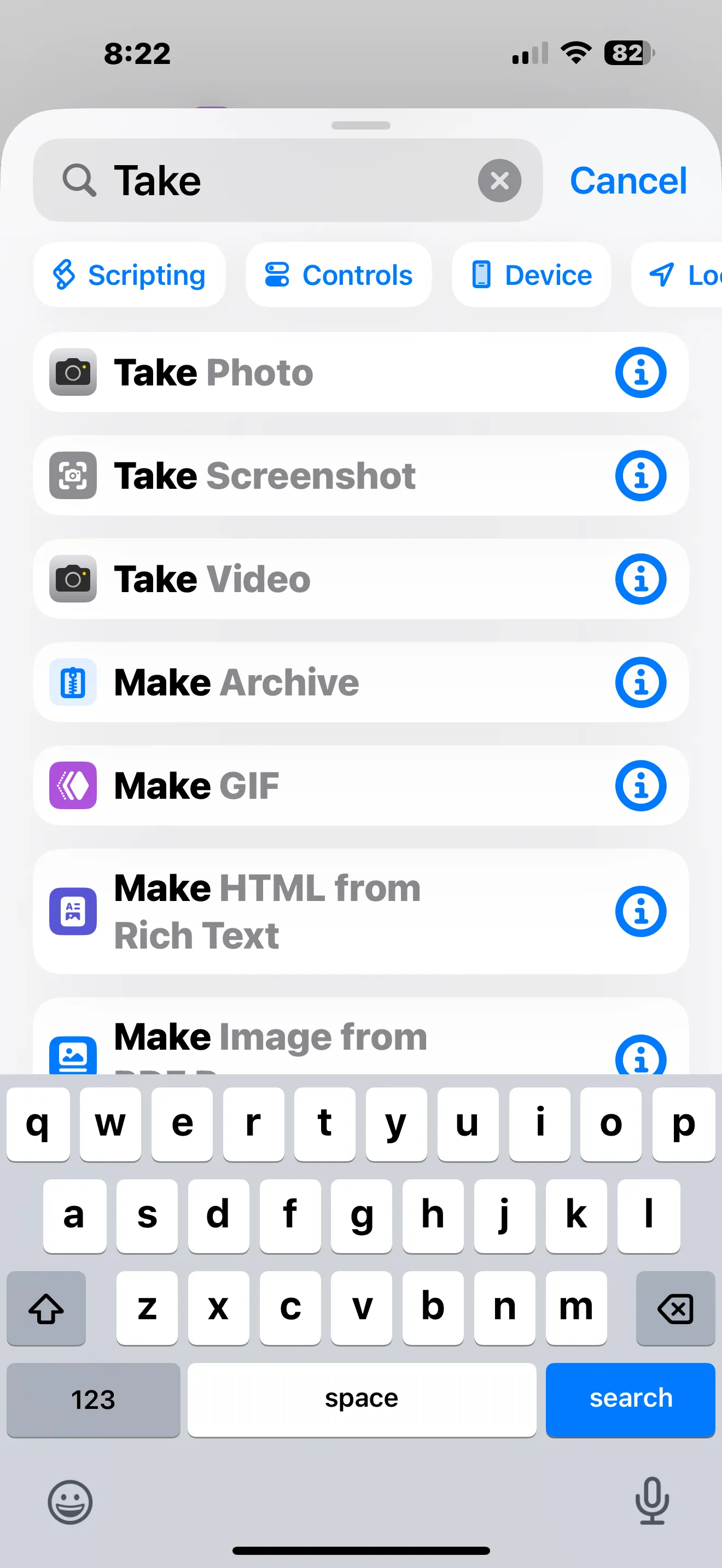 Màn hình ứng dụng Phím tắt trên iPhone, hiển thị ô tìm kiếm với từ khóa &quot;Take Screenshot&quot; và kết quả hành động &quot;Chụp ảnh màn hình&quot;.