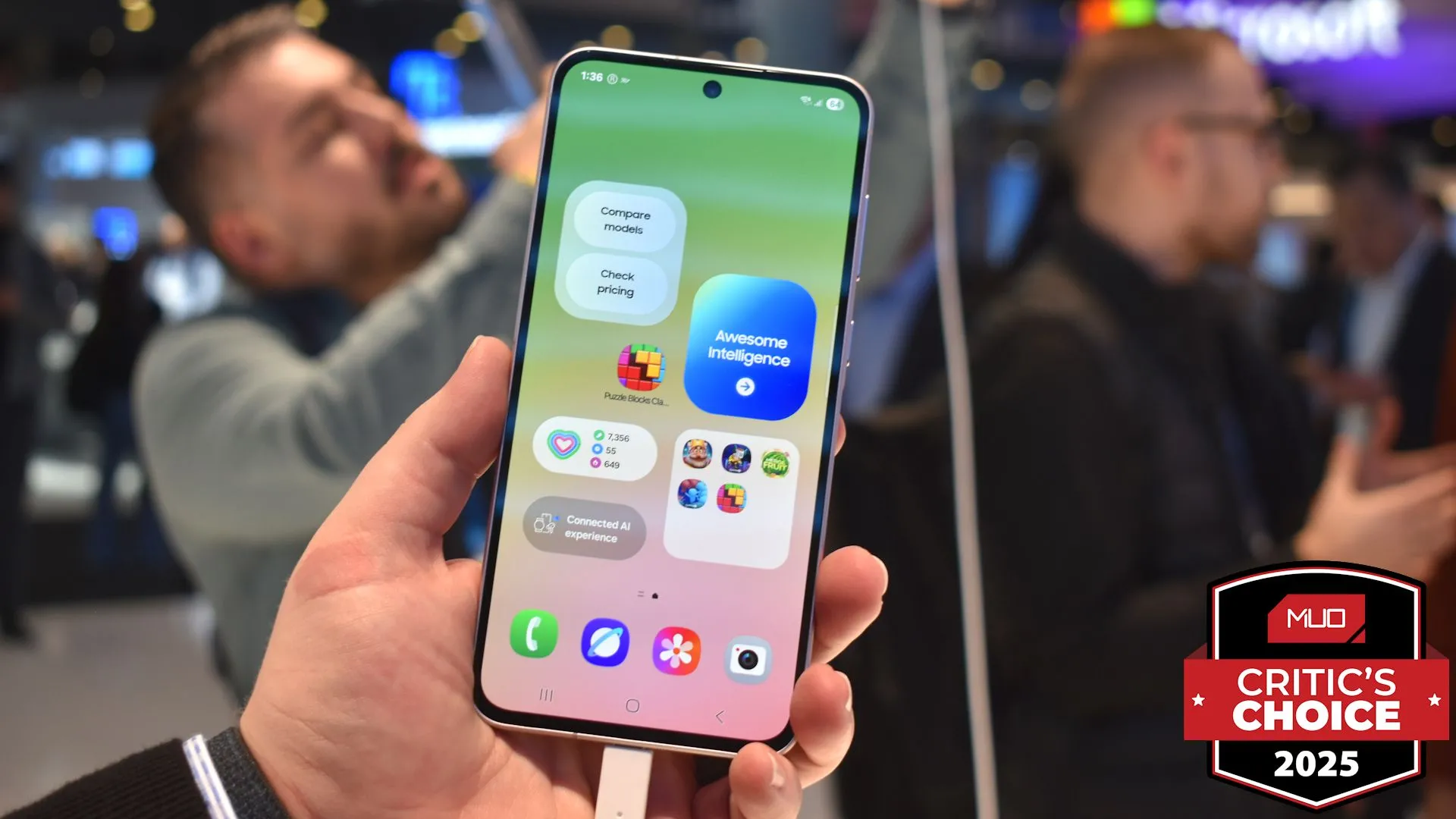 Mặt trước của smartphone Samsung Galaxy A56 tại MWC 2025
