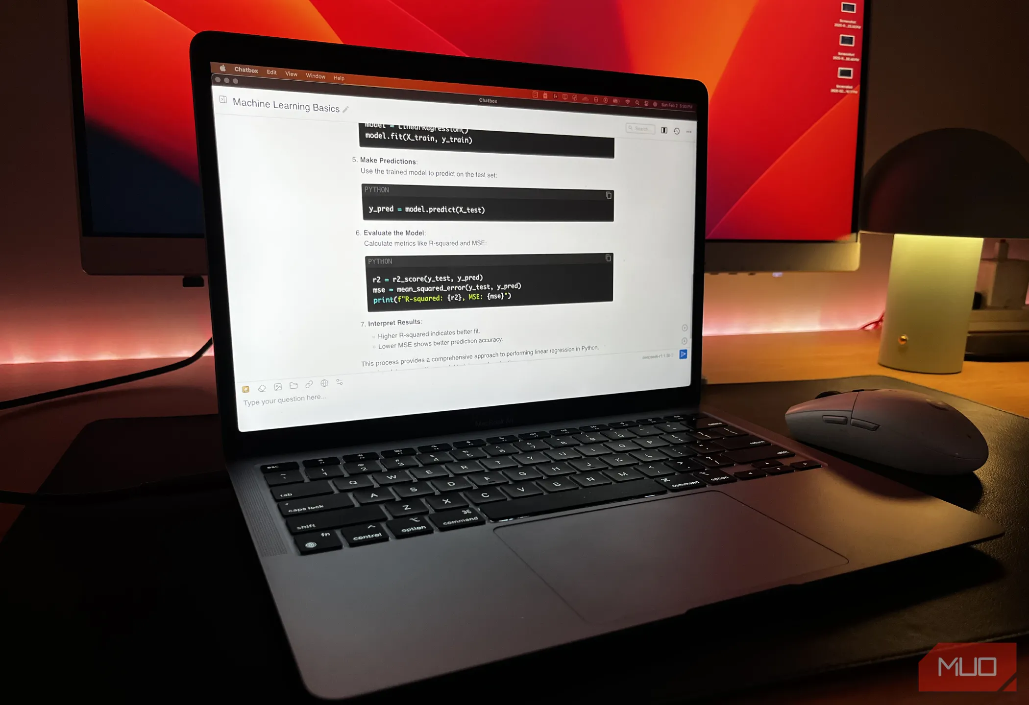 Máy MacBook đang chạy DeepSeek-R1 cục bộ, minh họa khả năng sử dụng AI ngoại tuyến