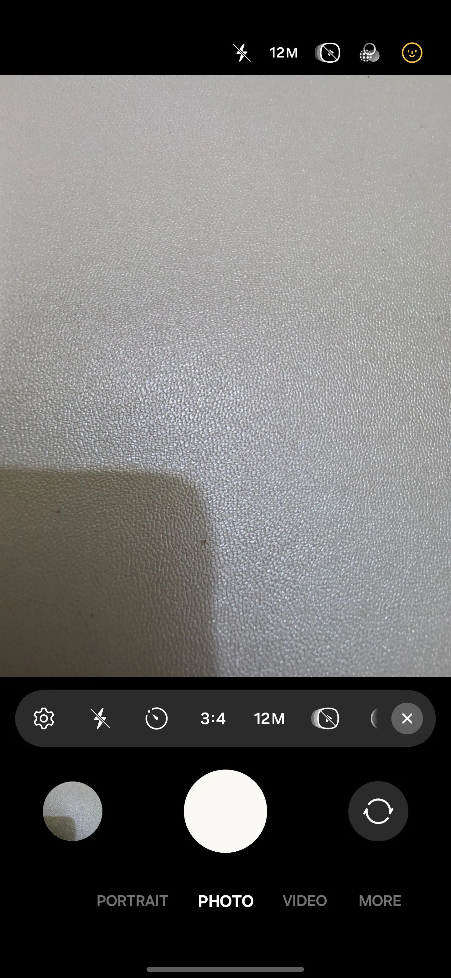 Menu Cài đặt camera trên điện thoại Samsung hiển thị các tùy chọn thông minh như Tối ưu Cảnh (Scene Optimizer)