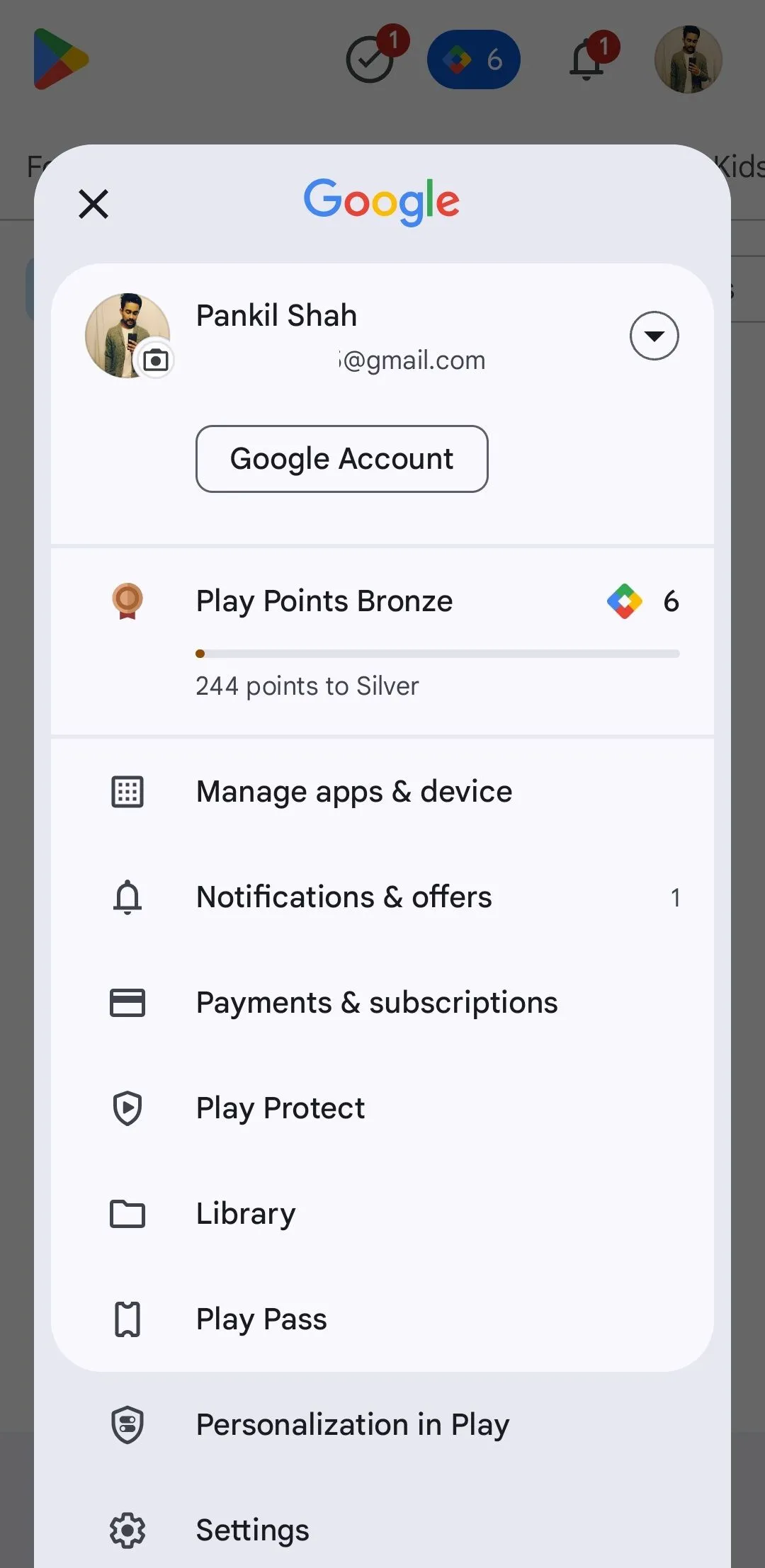 Menu chính của Google Play Store trên điện thoại Android, hiển thị các tùy chọn quản lý tài khoản và ứng dụng.