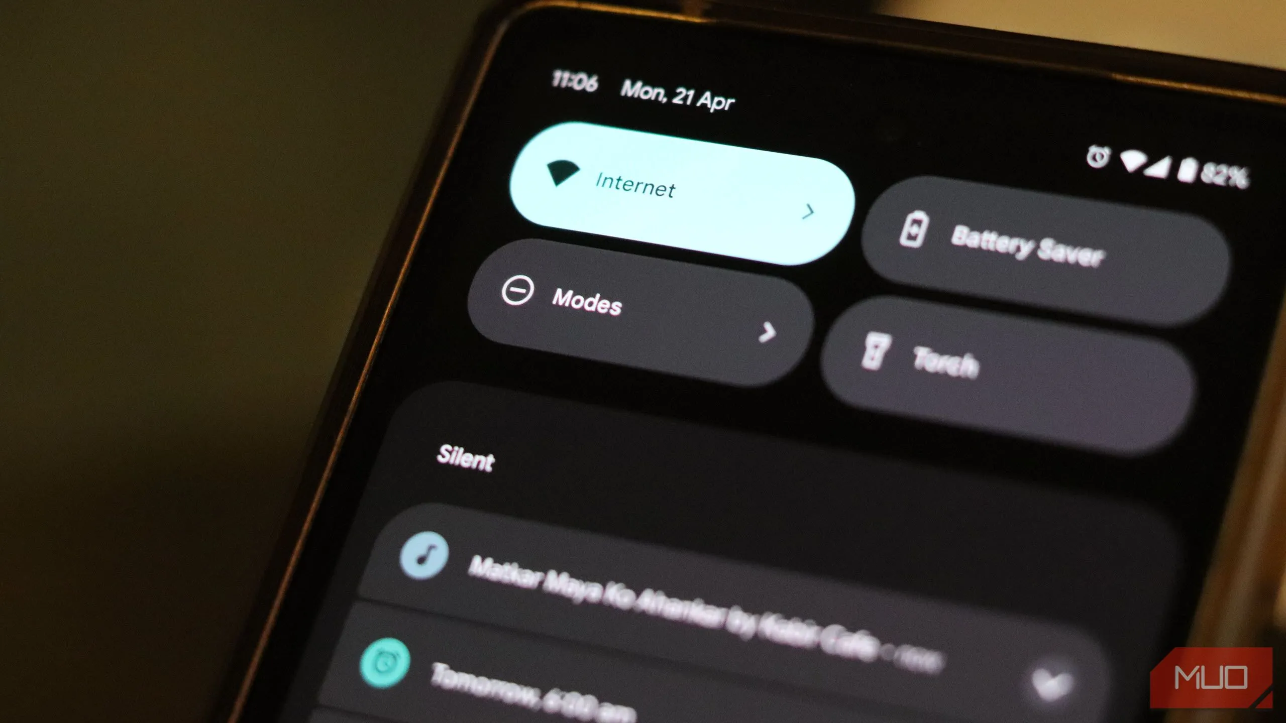Menu truy cập nhanh các Chế độ Tập trung (Modes) và tùy chọn điều khiển thông báo trên Google Pixel