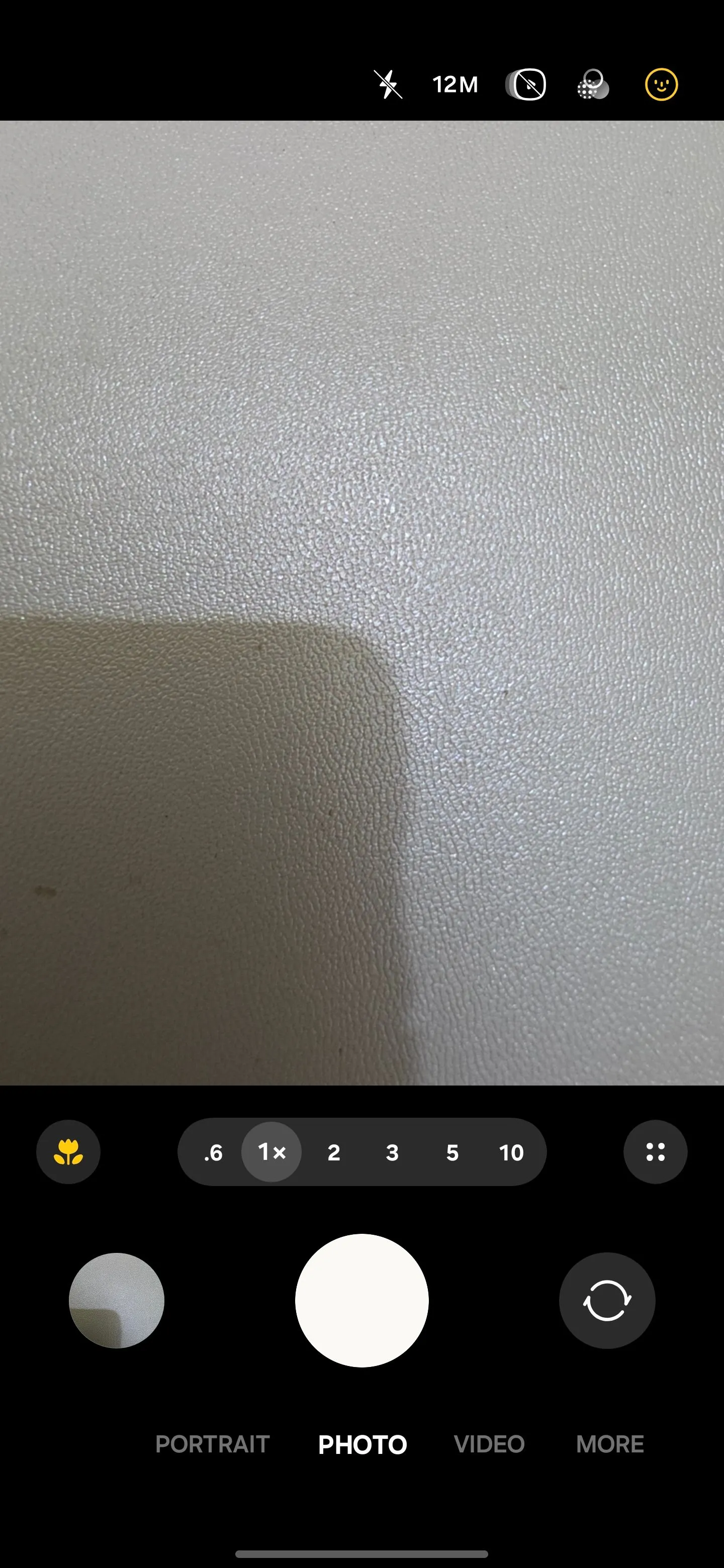 Mở ứng dụng camera trên điện thoại Samsung Galaxy để truy cập các chế độ chụp ảnh nâng cao và chuyên nghiệp hơn
