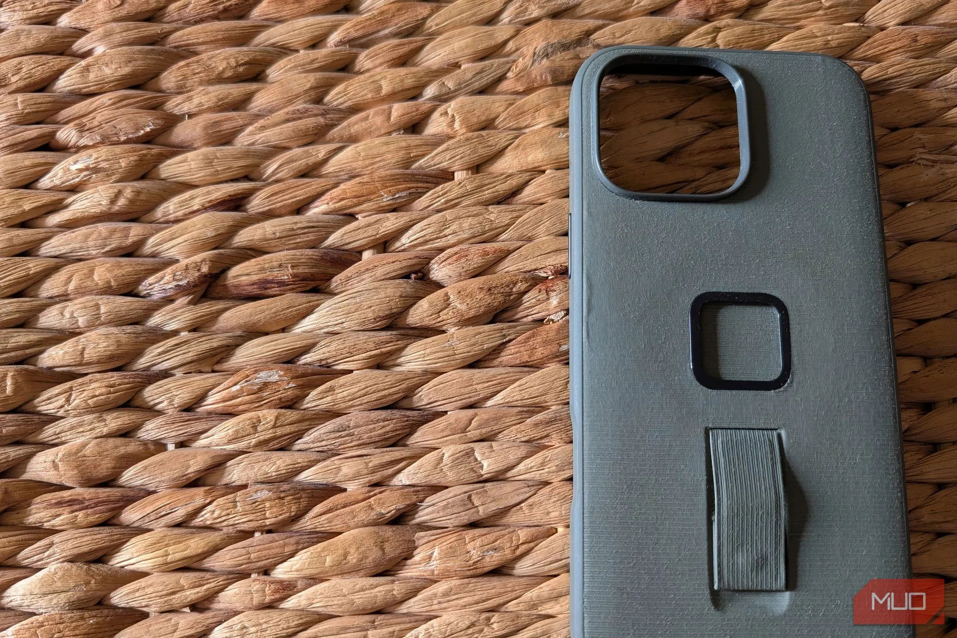 Một loại ốp lưng iPhone chuyên dụng với thiết kế độc đáo, phục vụ nhu cầu đặc biệt của người dùng