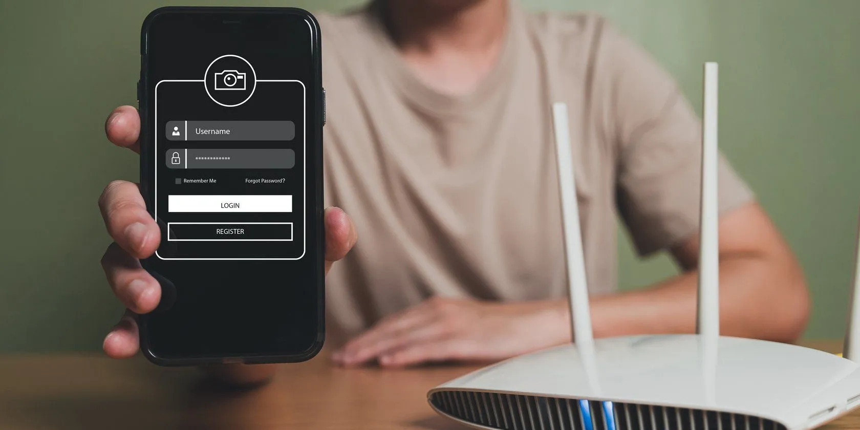 Người đàn ông đang thao tác điện thoại gần bộ định tuyến Wi-Fi