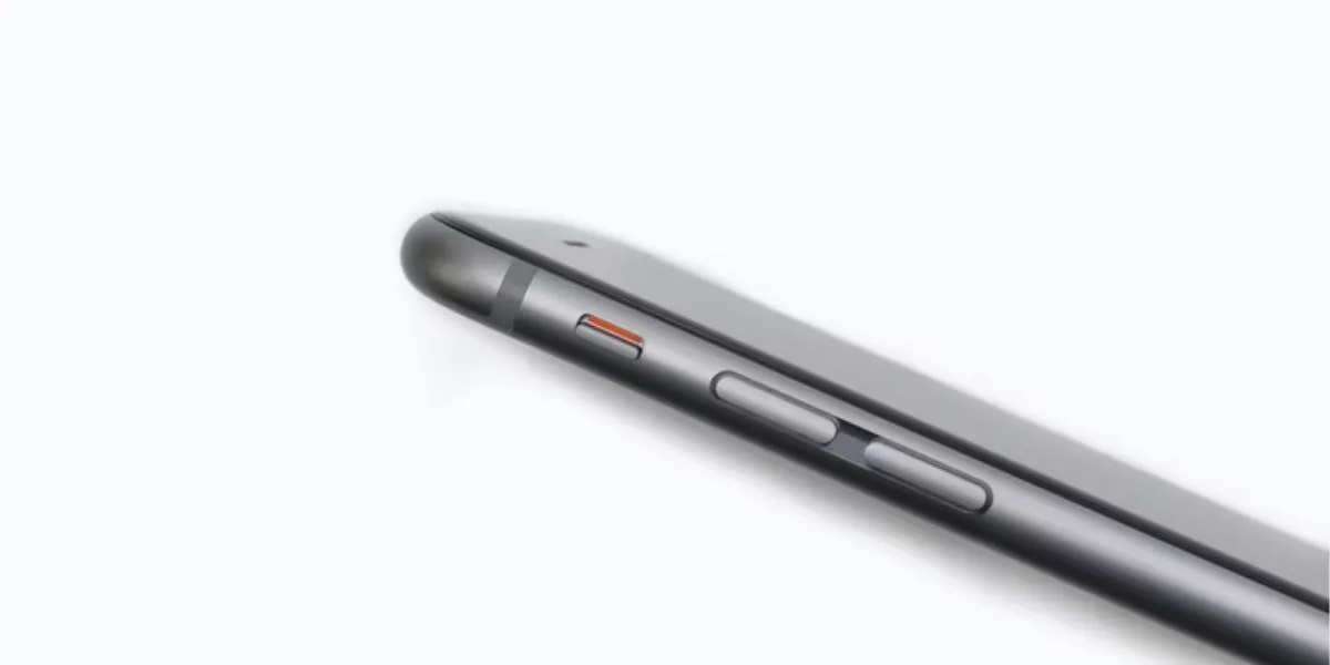 Nút gạt im lặng và nút tăng giảm âm lượng trên iPhone