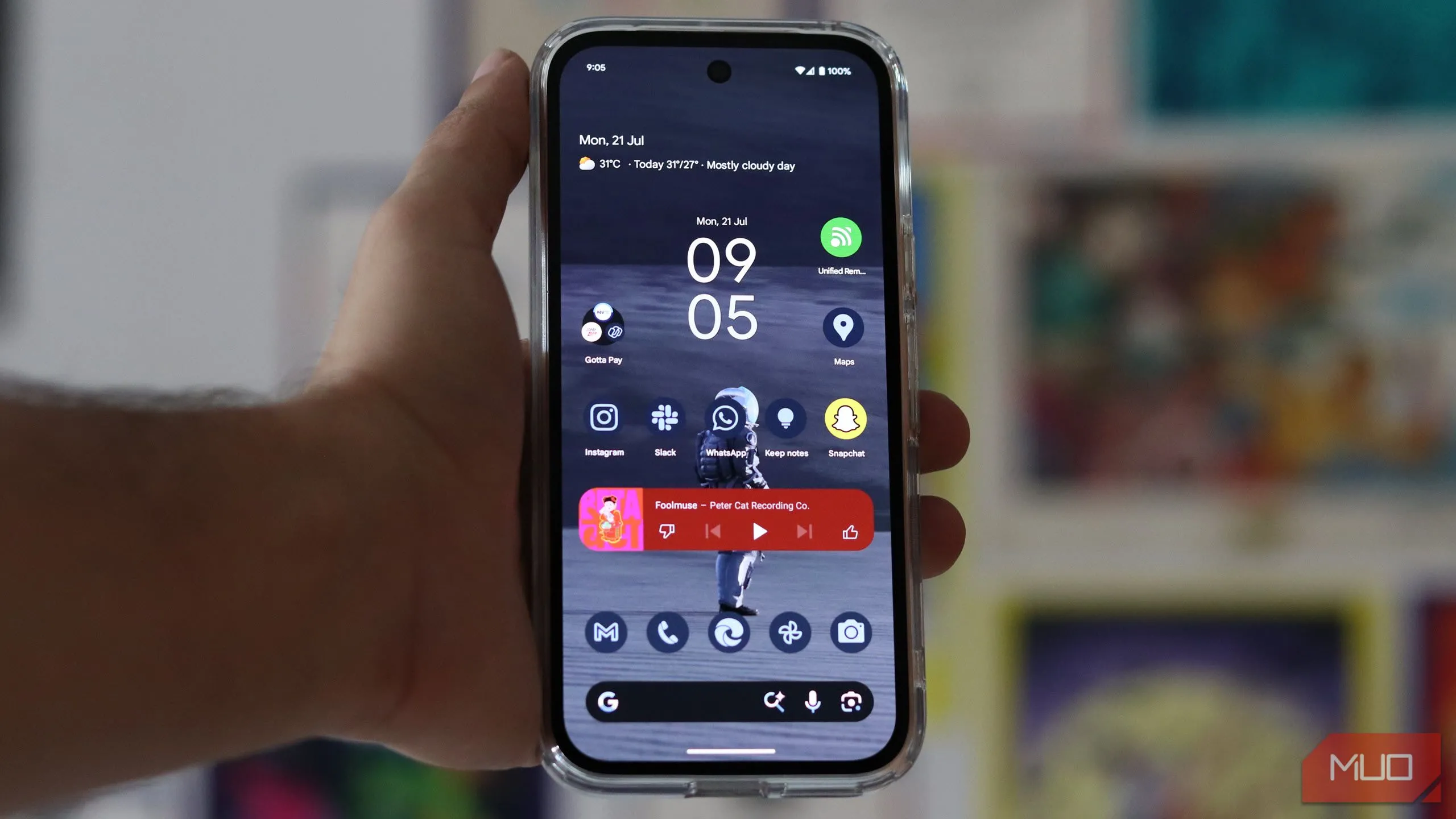 Pixel Launcher trên Pixel 9a hiển thị giao diện màn hình chính