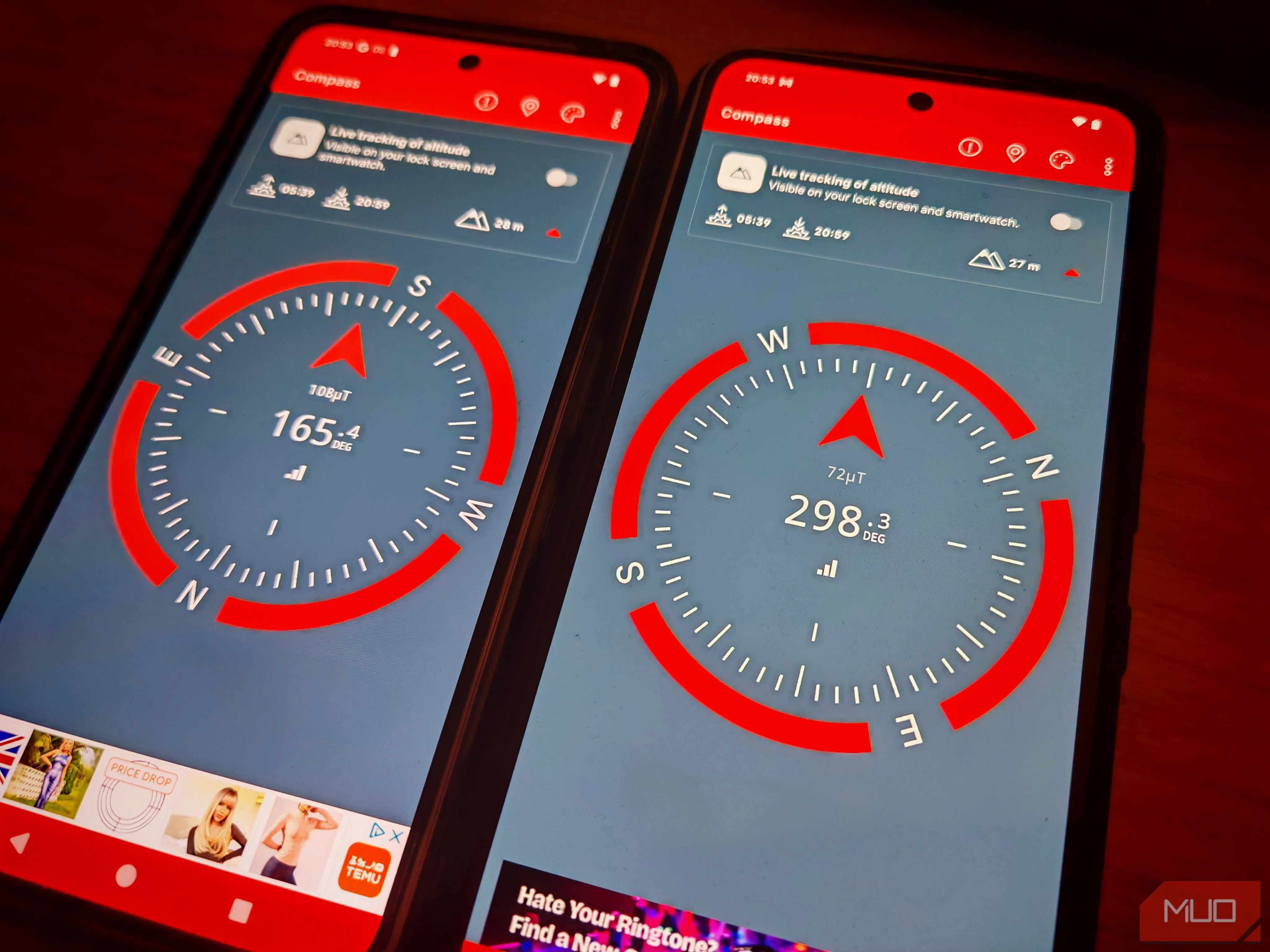 So sánh kết quả la bàn trên hai điện thoại Nothing Phone (3a) và Nothing Phone (3a) Pro đặt cạnh nhau, cho thấy sự chênh lệch lớn về hướng