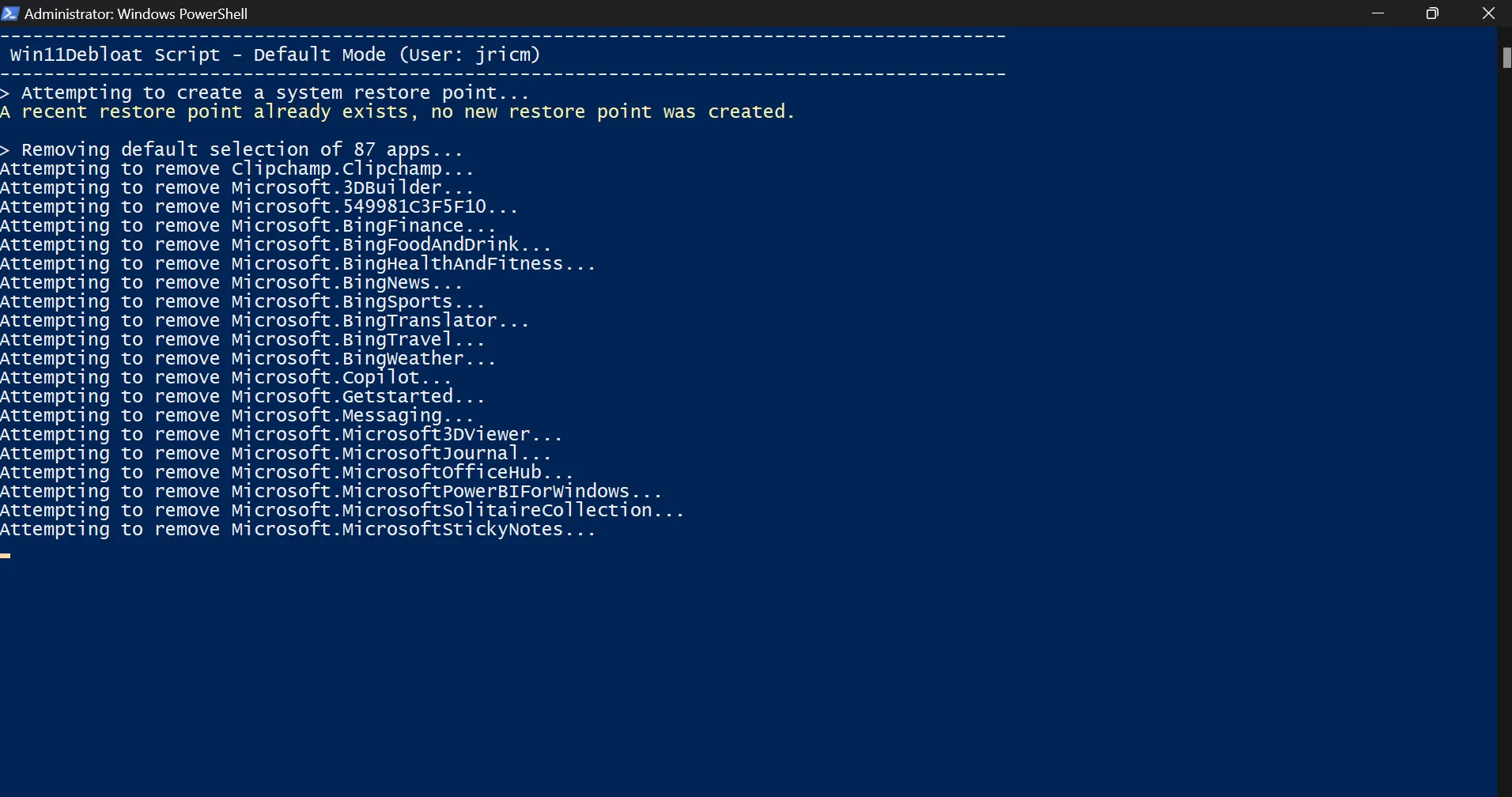 Sử dụng cửa sổ PowerShell để chạy các tập lệnh (script) tự động hóa quá trình gỡ bỏ bloatware và tối ưu hệ thống Windows.