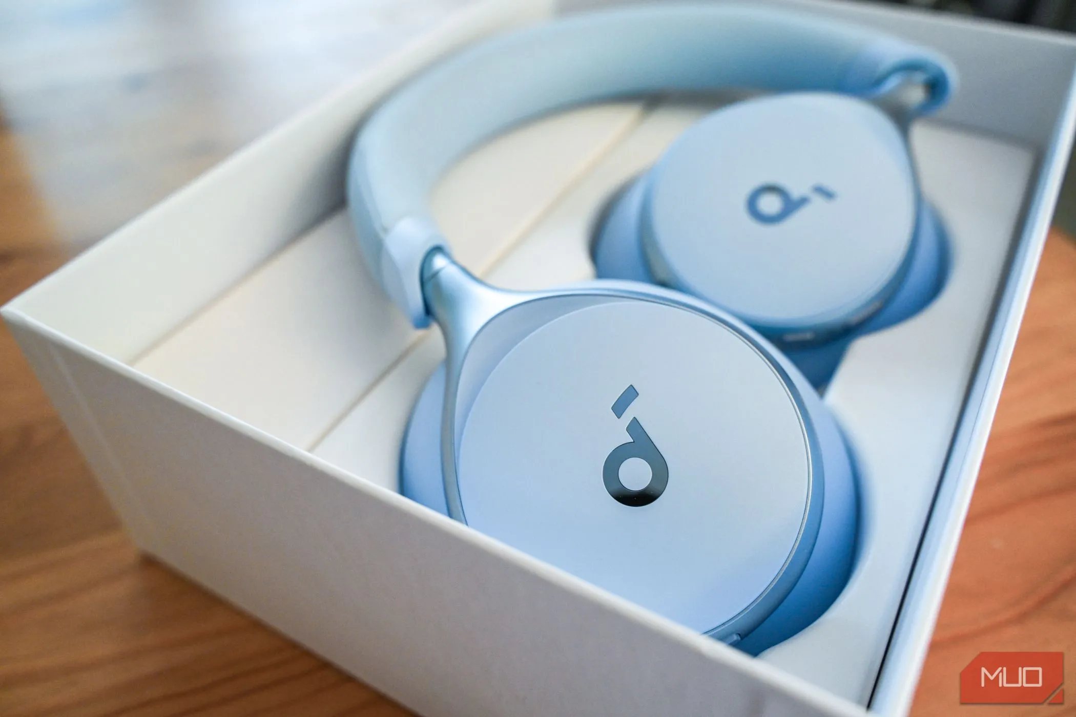 Tai nghe Soundcore Space One mới nguyên hộp, một lựa chọn tai nghe không dây giá phải chăng dưới 100 USD.