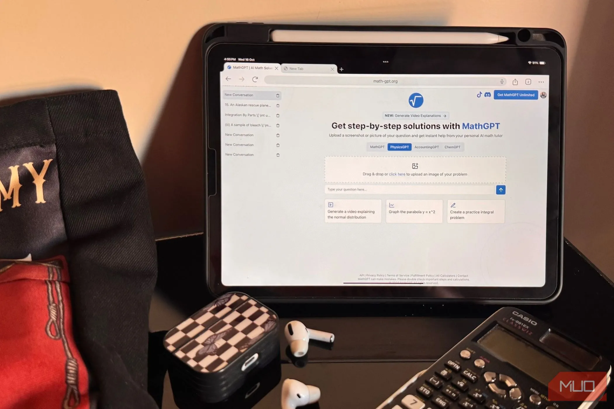 Thách thức khi làm việc với iPad ở nhiều không gian khác nhau, cần bề mặt vững chắc cho bàn phím.