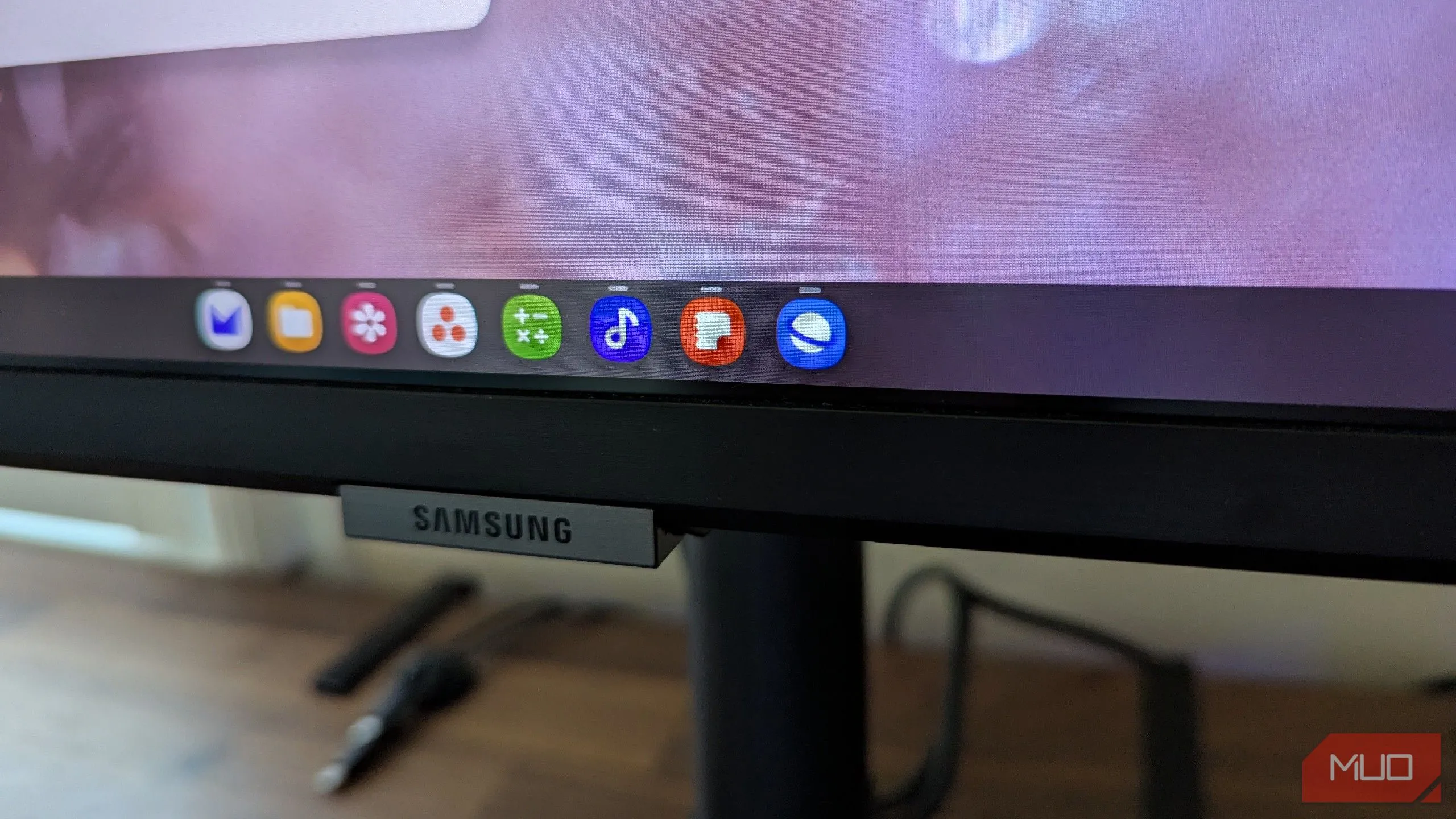 Thanh tác vụ hiển thị trên giao diện Samsung DeX, thể hiện trạng thái mặc định của các ứng dụng đang chạy.