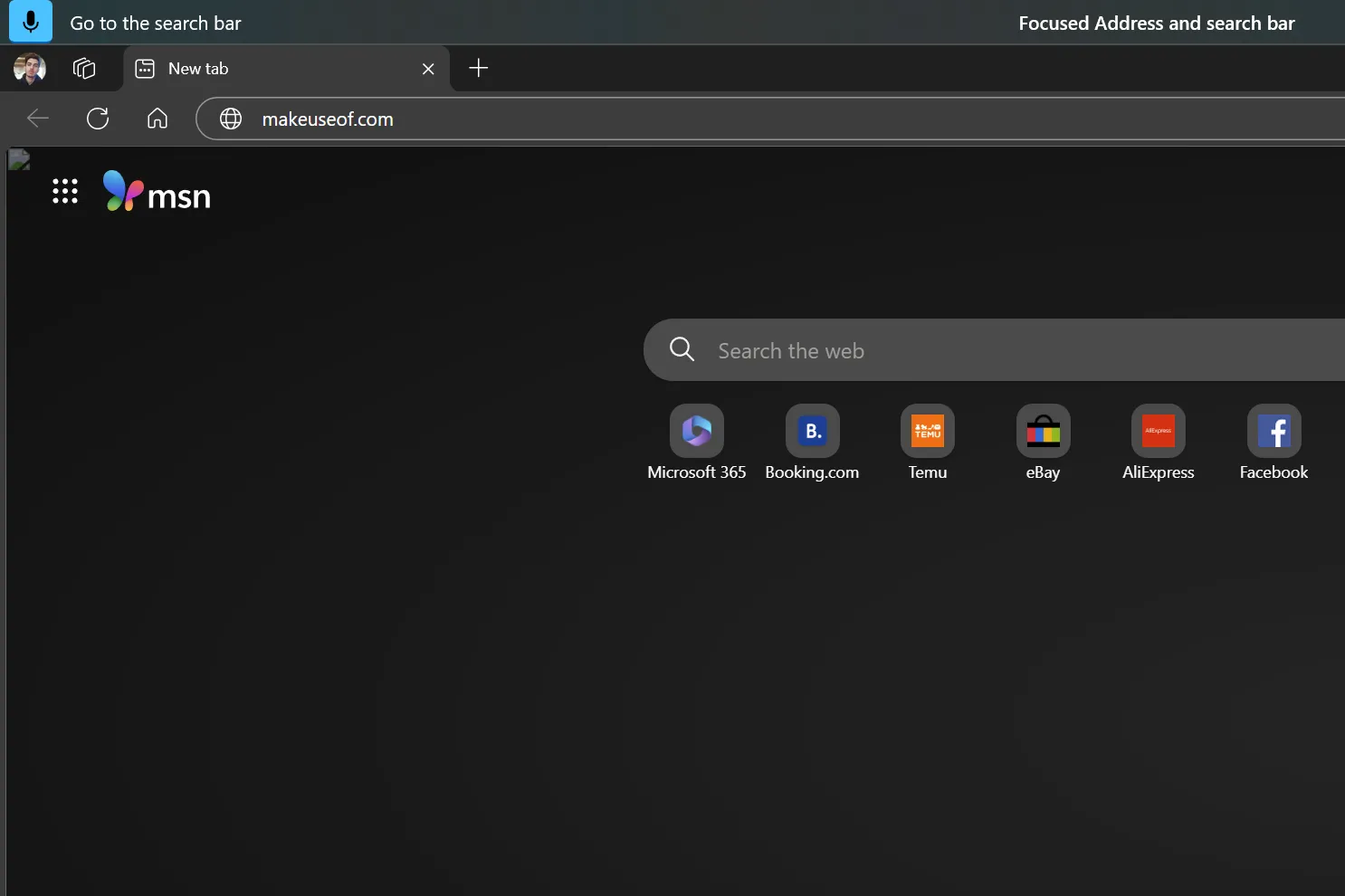 Thanh tìm kiếm của trình duyệt Microsoft Edge đang hiển thị địa chỉ trang web, minh họa cách sử dụng Voice Access để duyệt và tìm kiếm trên web.
