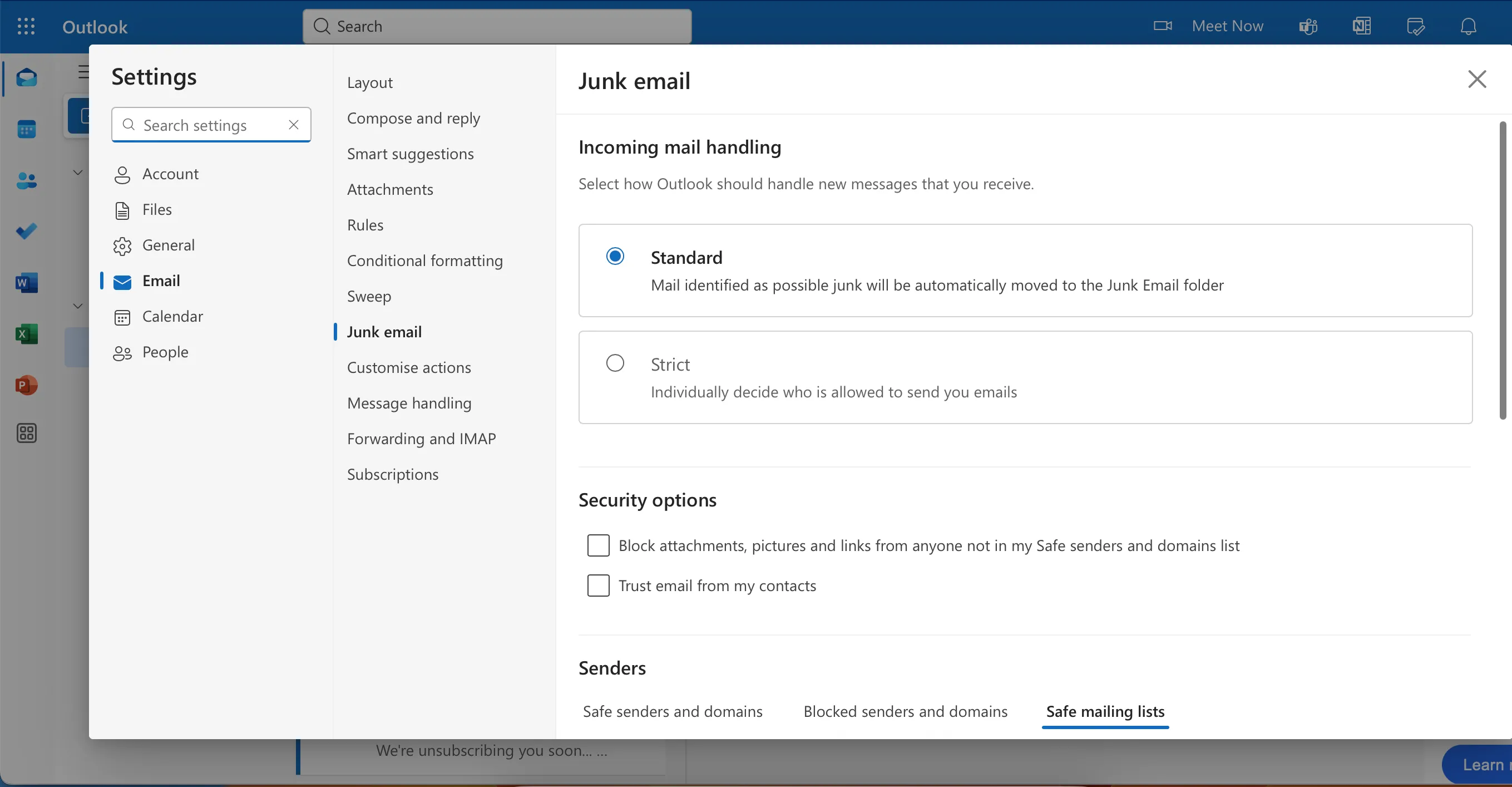 Thiết lập cài đặt bảo mật email nghiêm ngặt trong ứng dụng Outlook.