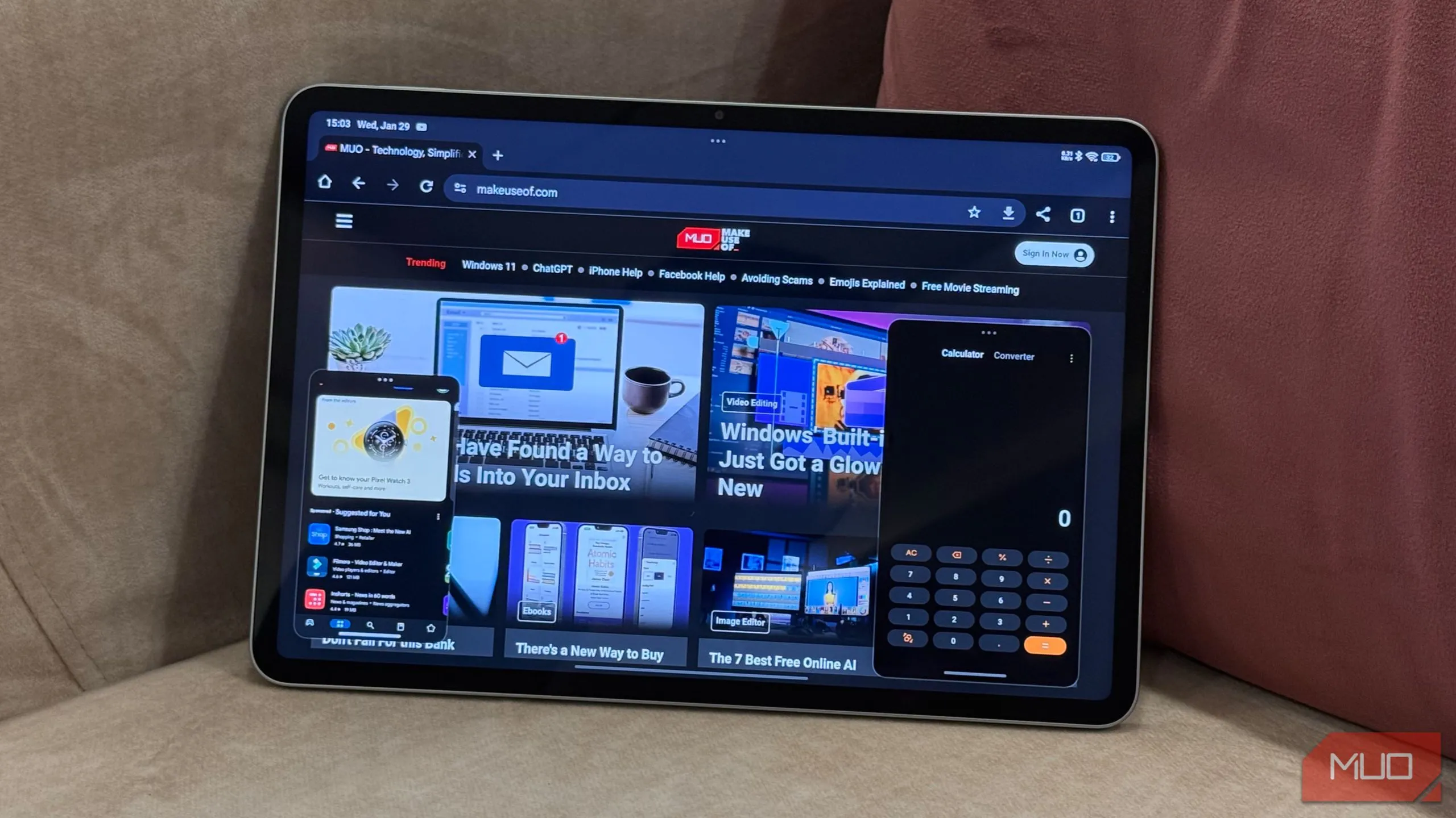 Tính năng đa nhiệm với cửa sổ nổi trên Xiaomi Pad 7, cho phép sử dụng nhiều ứng dụng cùng lúc linh hoạt.