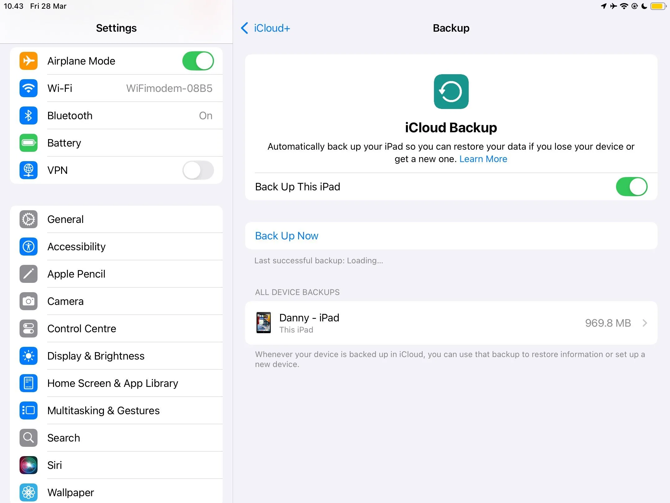 Tính năng sao lưu dữ liệu iPad lên iCloud tự động, biểu tượng đám mây.