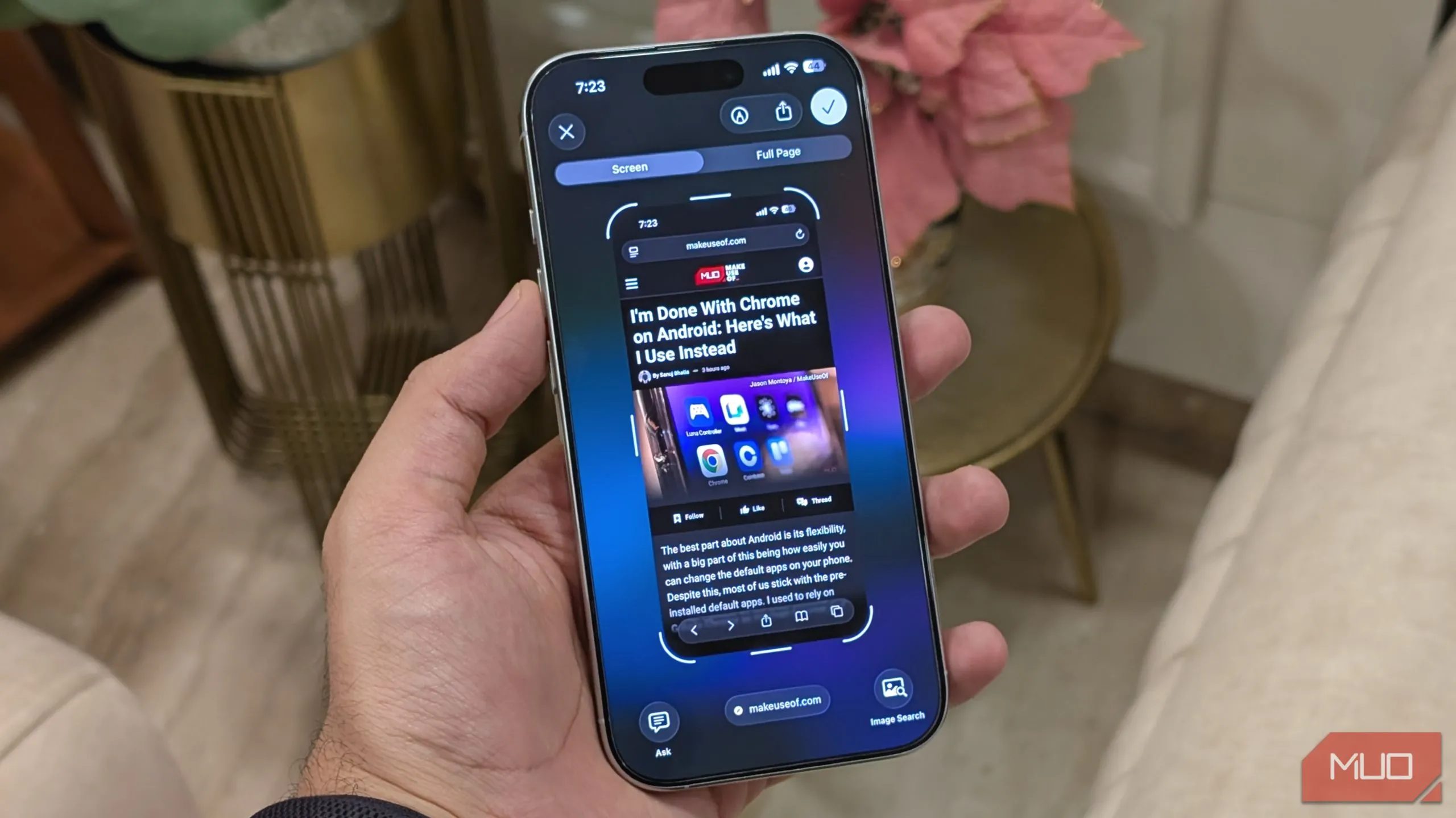 Tính năng Trí tuệ Thị giác với Tìm kiếm trong iOS 26, minh họa khả năng phân tích hình ảnh và đưa ra đề xuất