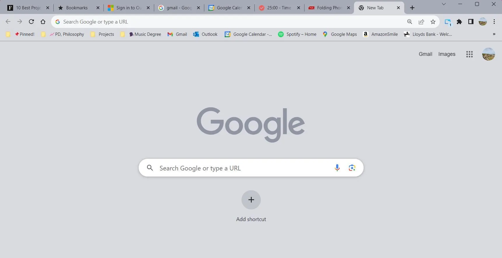 Trình duyệt Google Chrome với nhiều tab đang mở, minh họa việc tiêu tốn tài nguyên