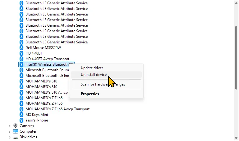 Tùy chọn gỡ cài đặt driver Bluetooth từ menu chuột phải trong Device Manager trên Windows 11