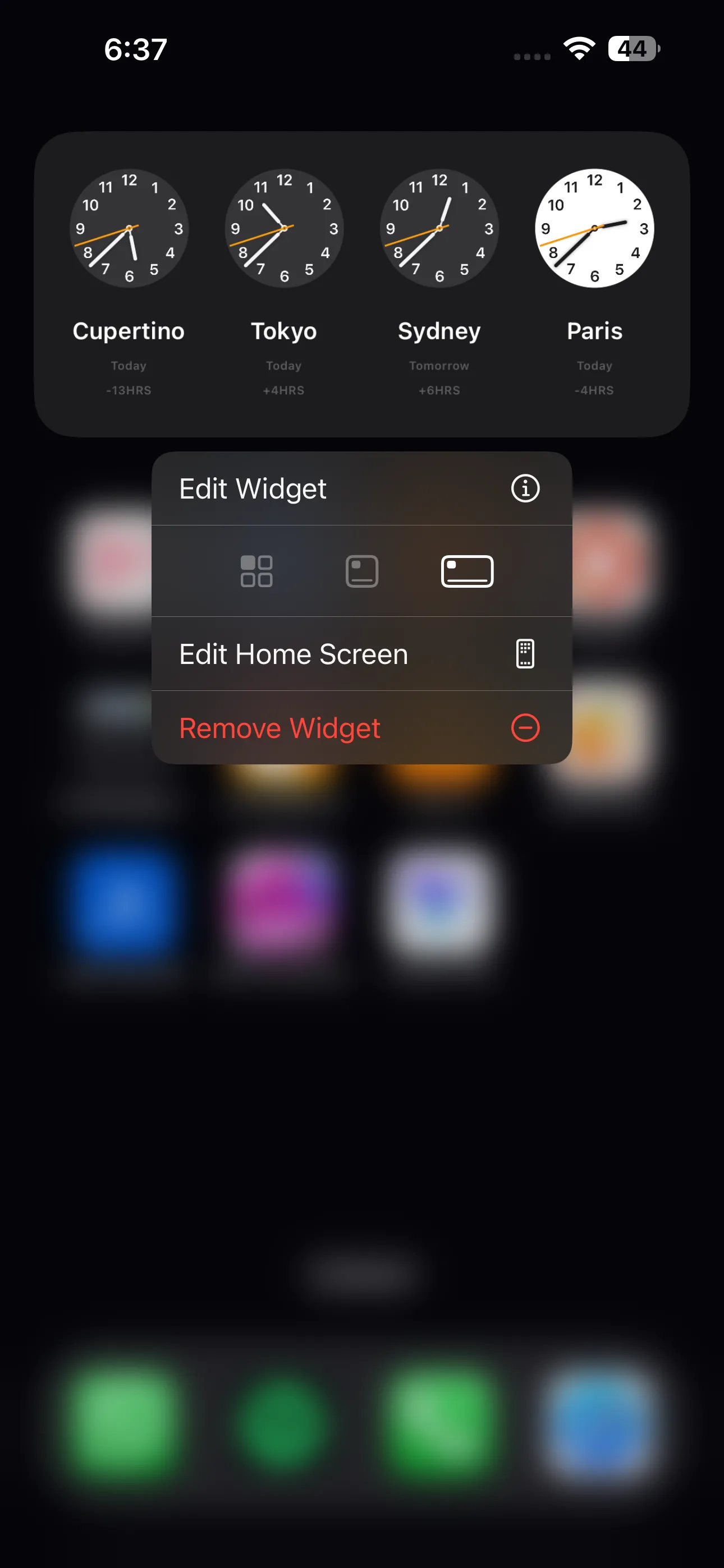 Tùy chọn hiển thị khi nhấn giữ widget đồng hồ hình chữ nhật trên iPhone