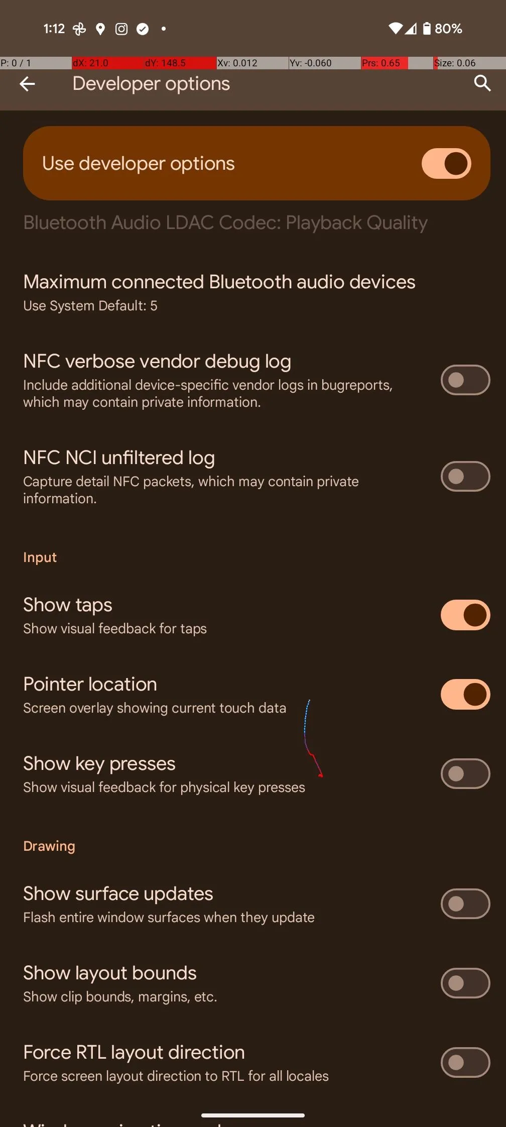 Tùy chọn 'Hiển thị thao tác chạm' (Show taps) và 'Vị trí con trỏ' (Pointer location) trong Developer Options, hiển thị vị trí chạm trên màn hình.