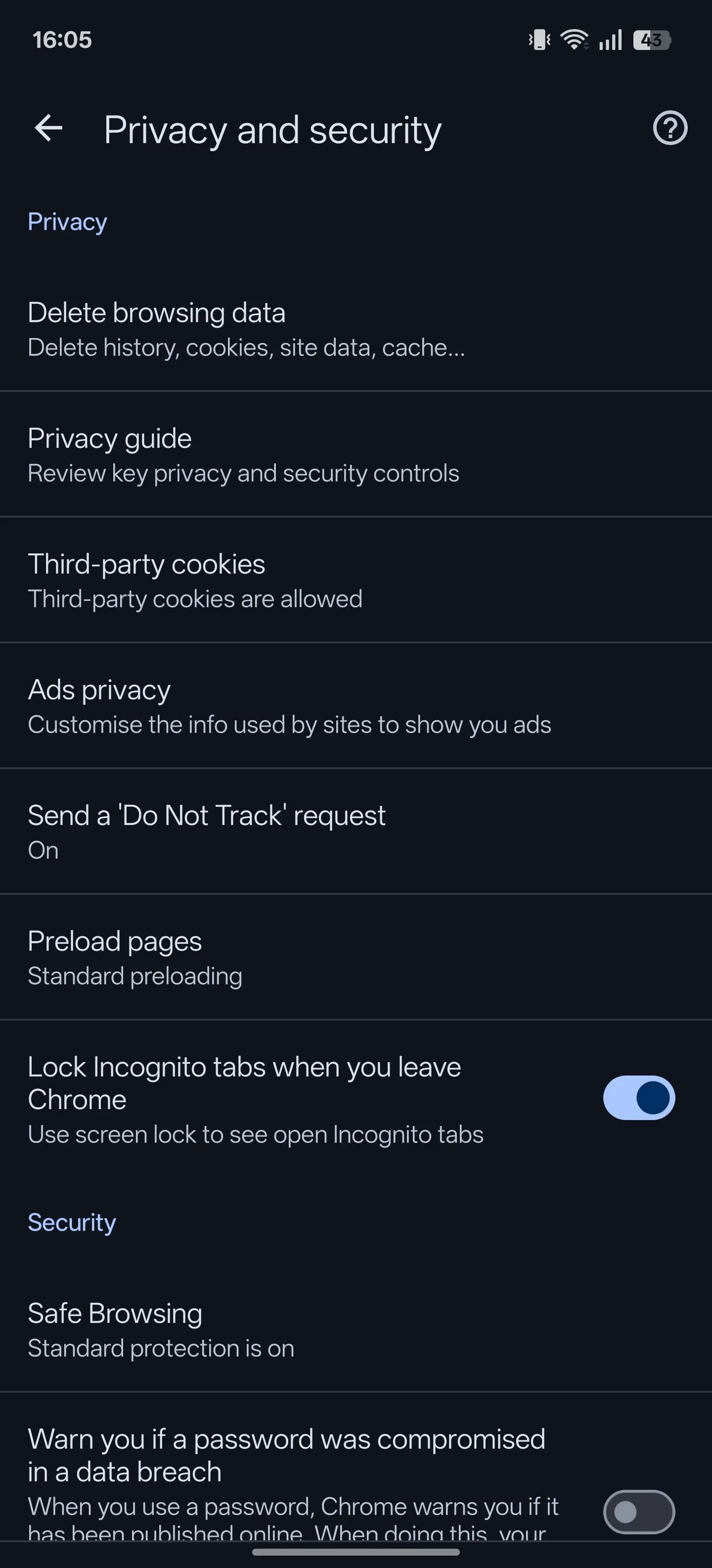 Tùy chọn 'Khóa các tab ẩn danh khi bạn thoát Chrome' (Lock Incognito tabs when you leave Chrome) đã được bật trong cài đặt bảo mật của Chrome trên Android.