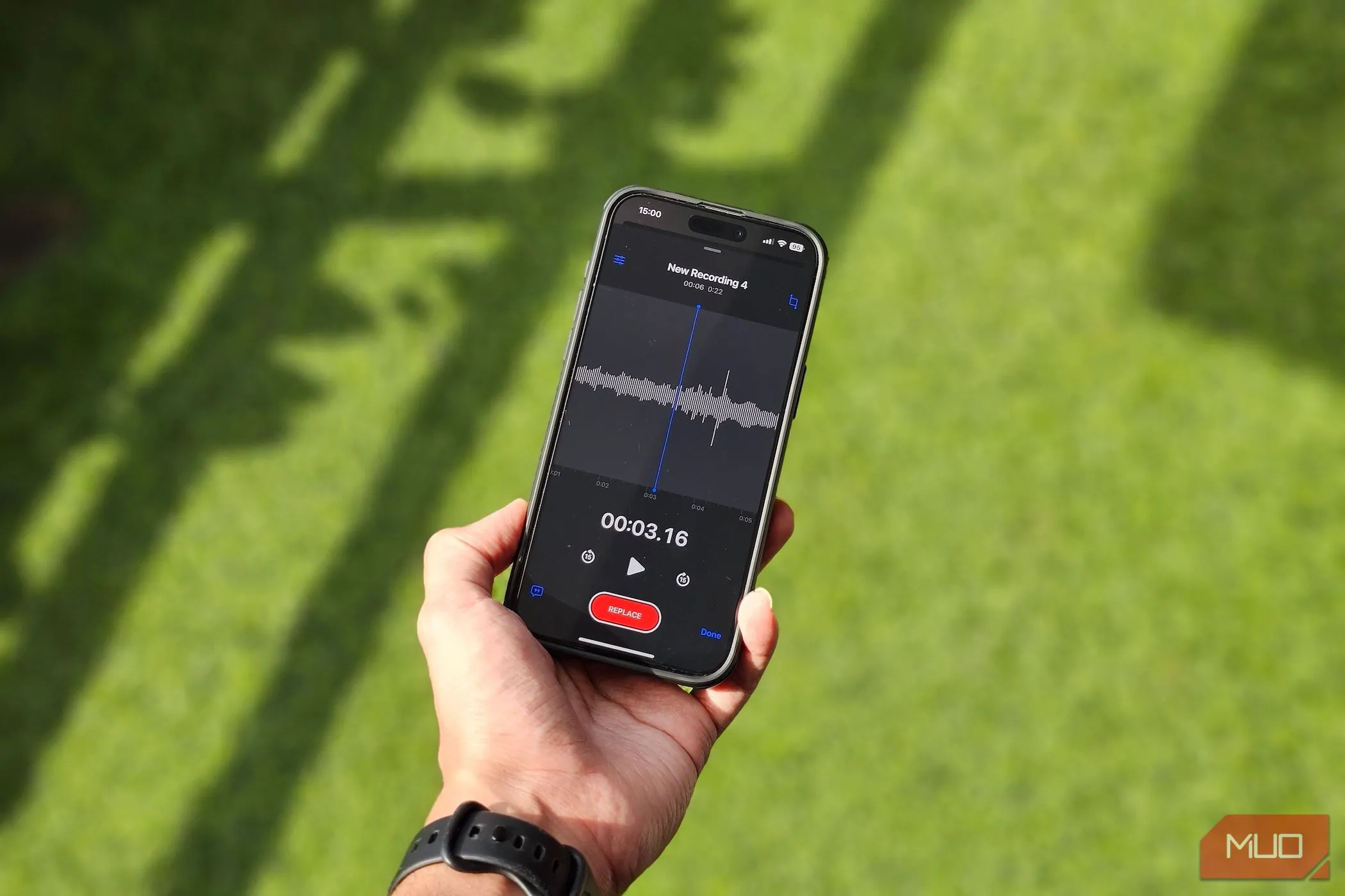 Ứng dụng Ghi âm (Voice Memos) trên iPhone chạy iOS 18, thể hiện các tính năng ẩn thú vị của hệ điều hành.