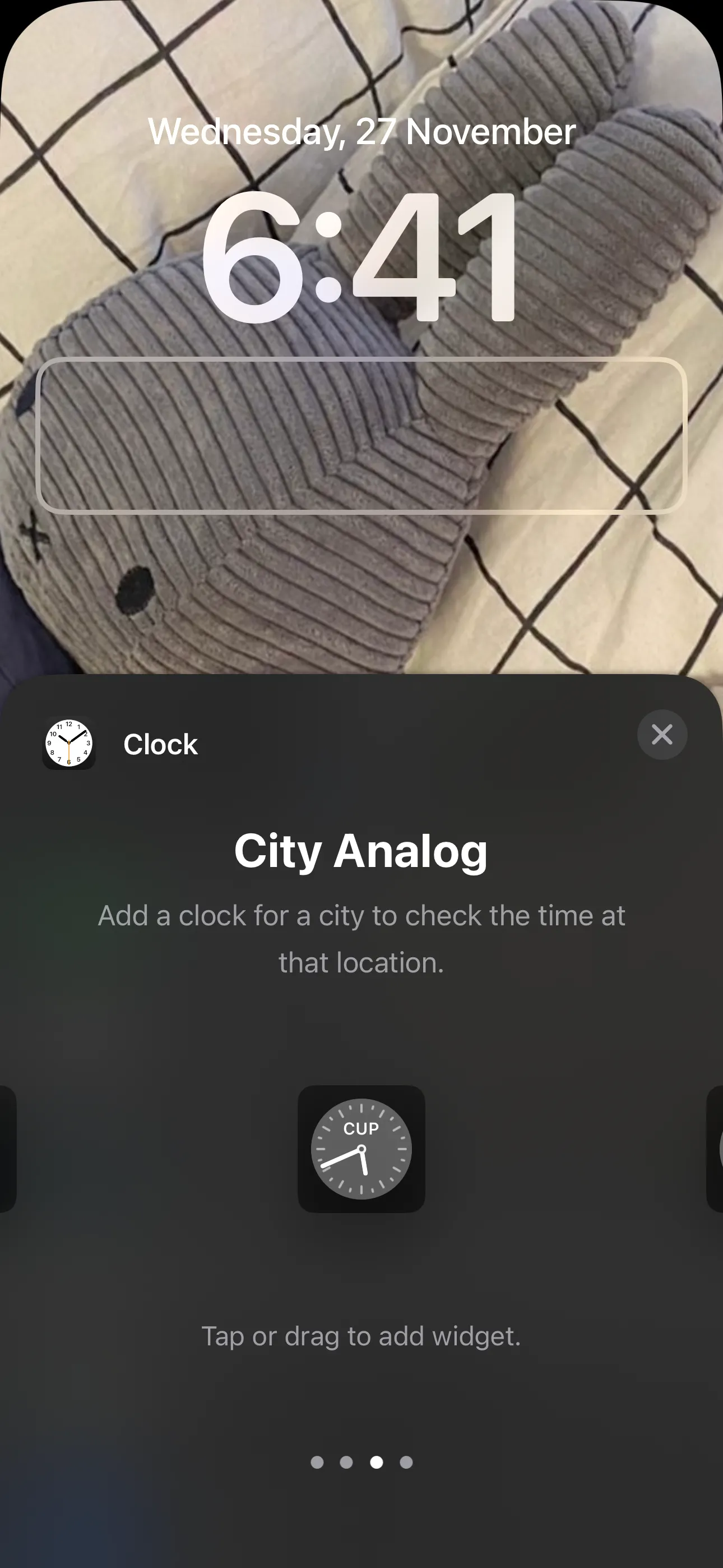 Widget đồng hồ kim (City Analog) trên Màn hình khóa iPhone